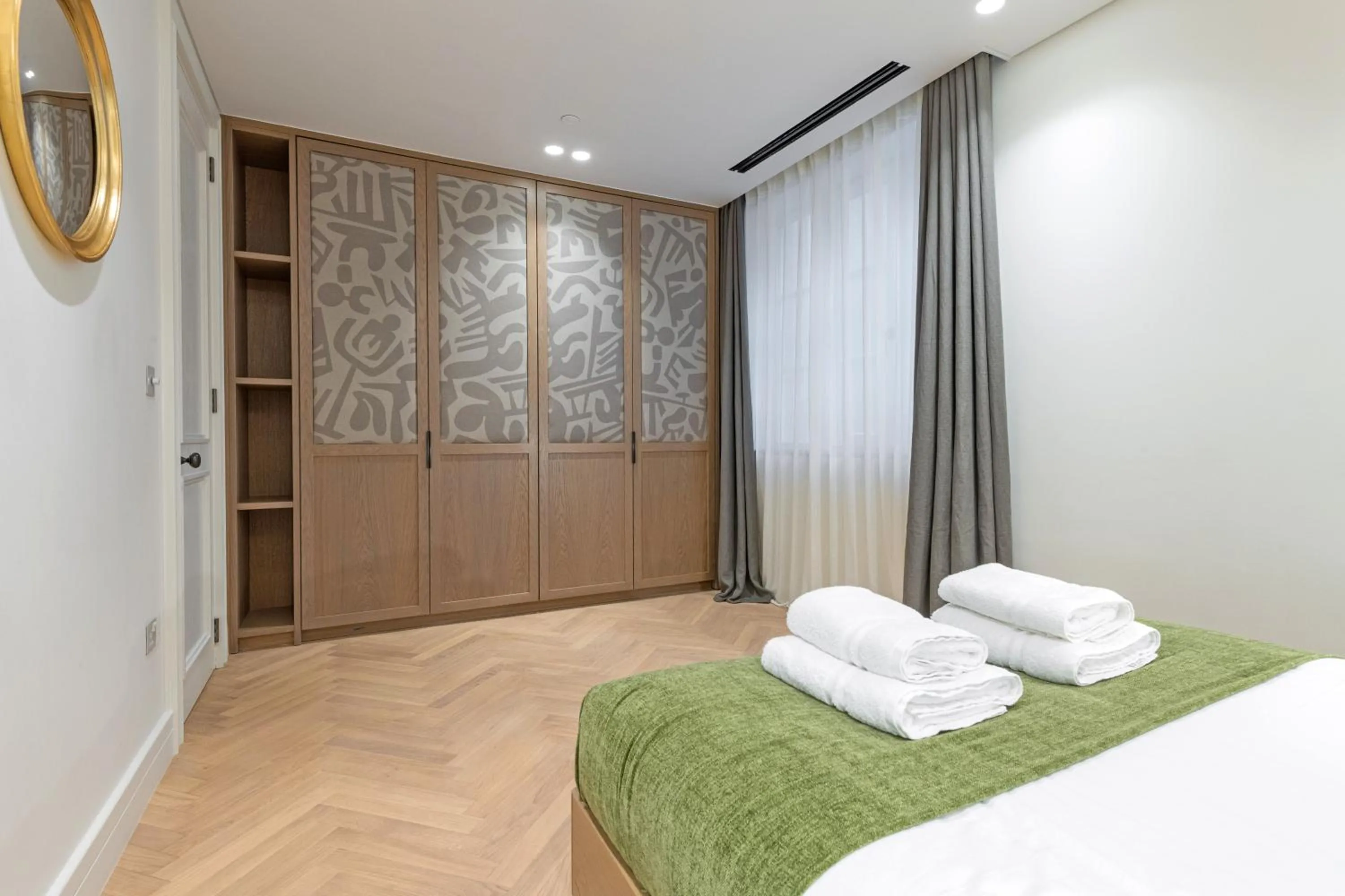 wardrobe in Covent Garden Piazza by Stayo