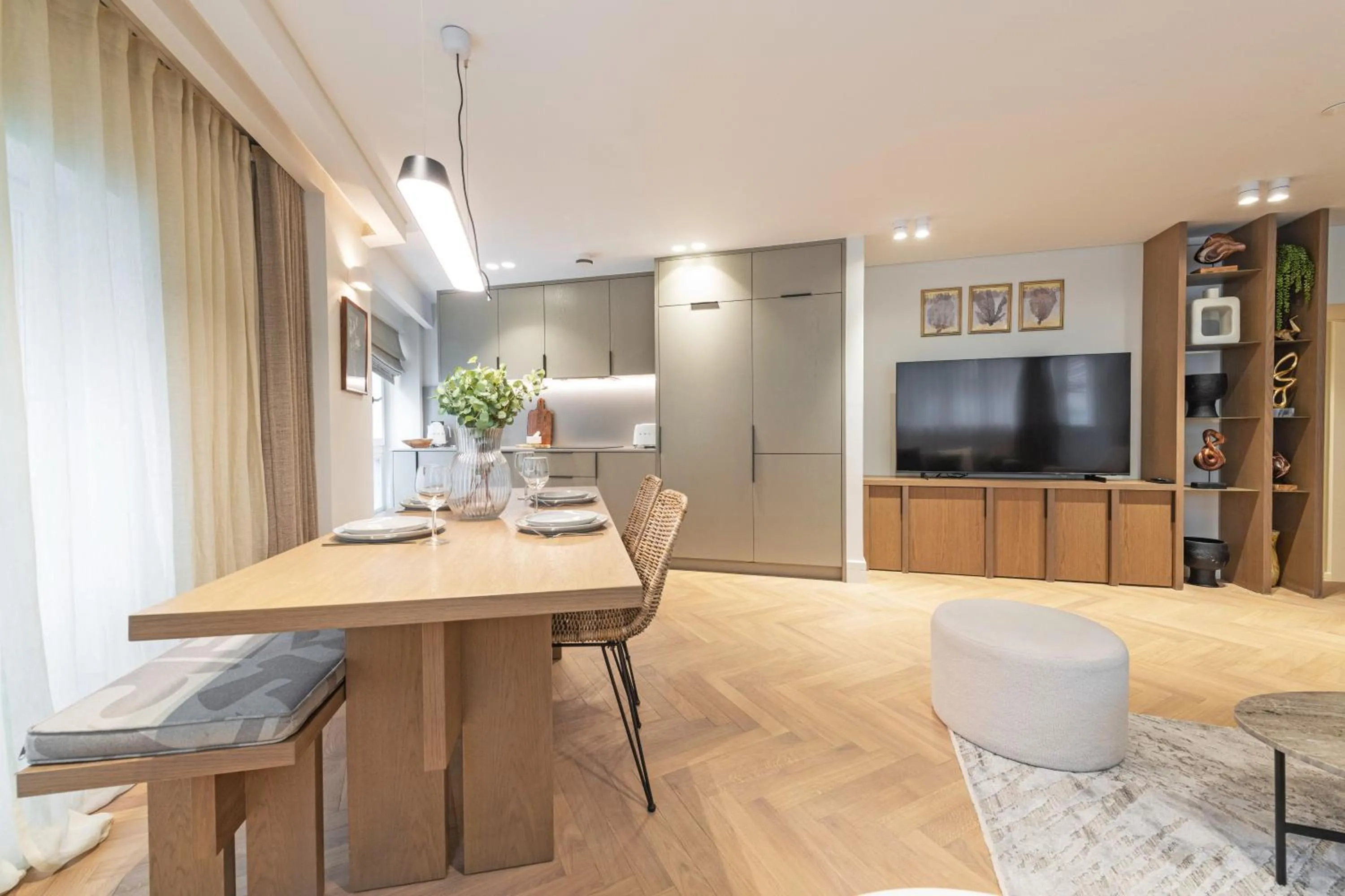 Dining area in Covent Garden Piazza by Stayo