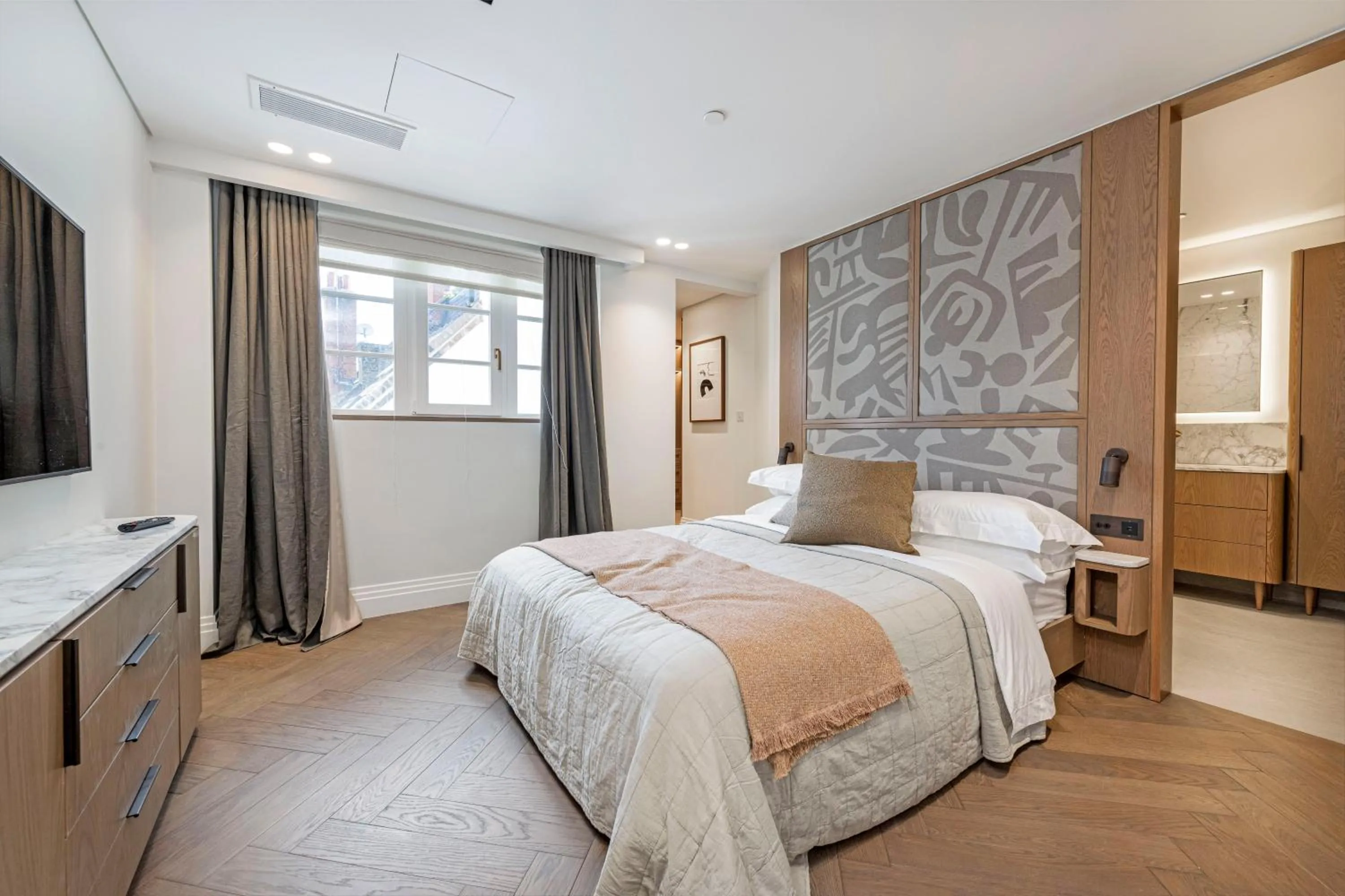 Bedroom in Covent Garden Piazza by Stayo