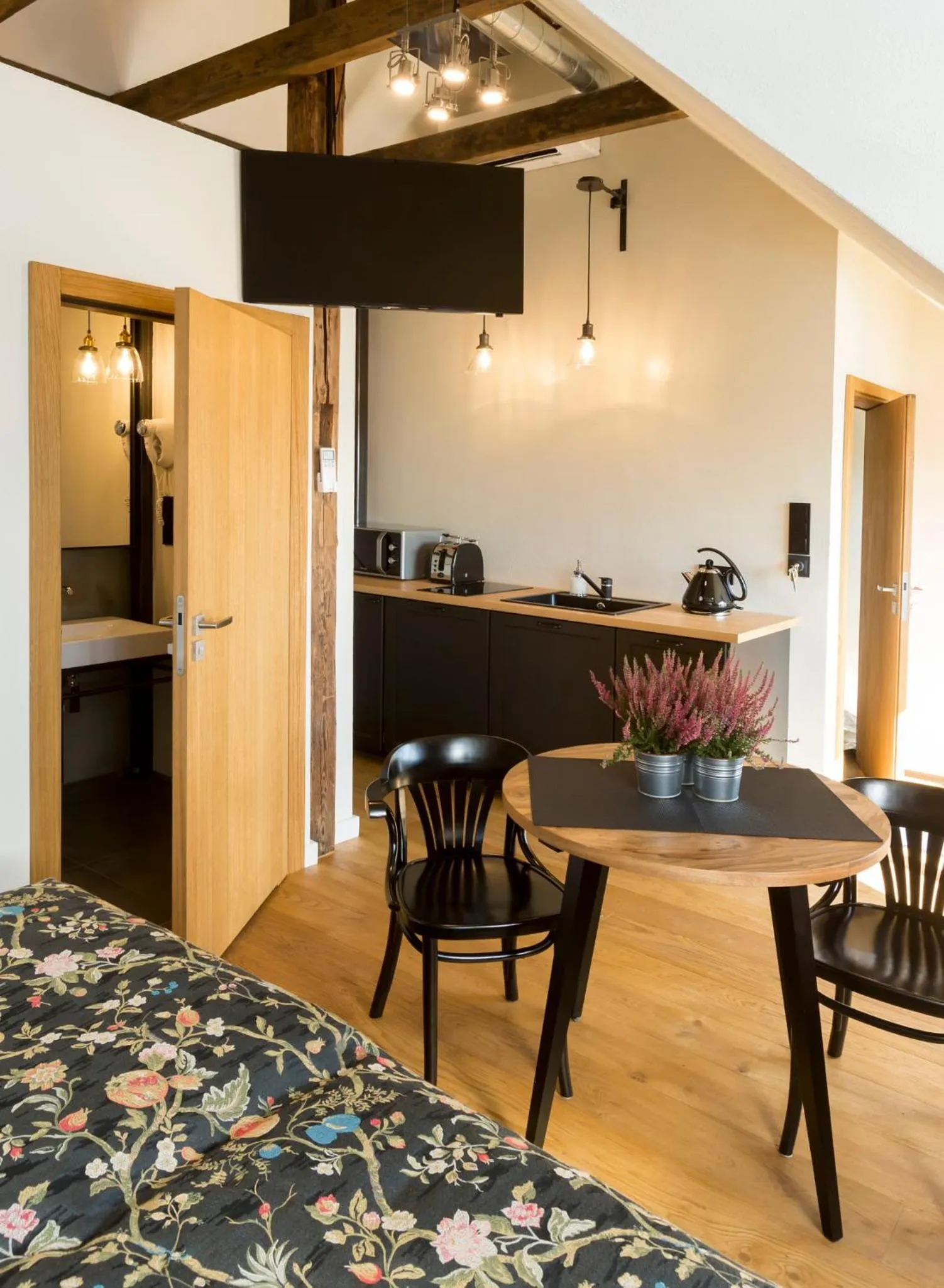 Kitchen or kitchenette in Antique Apartments Plac Szczepański