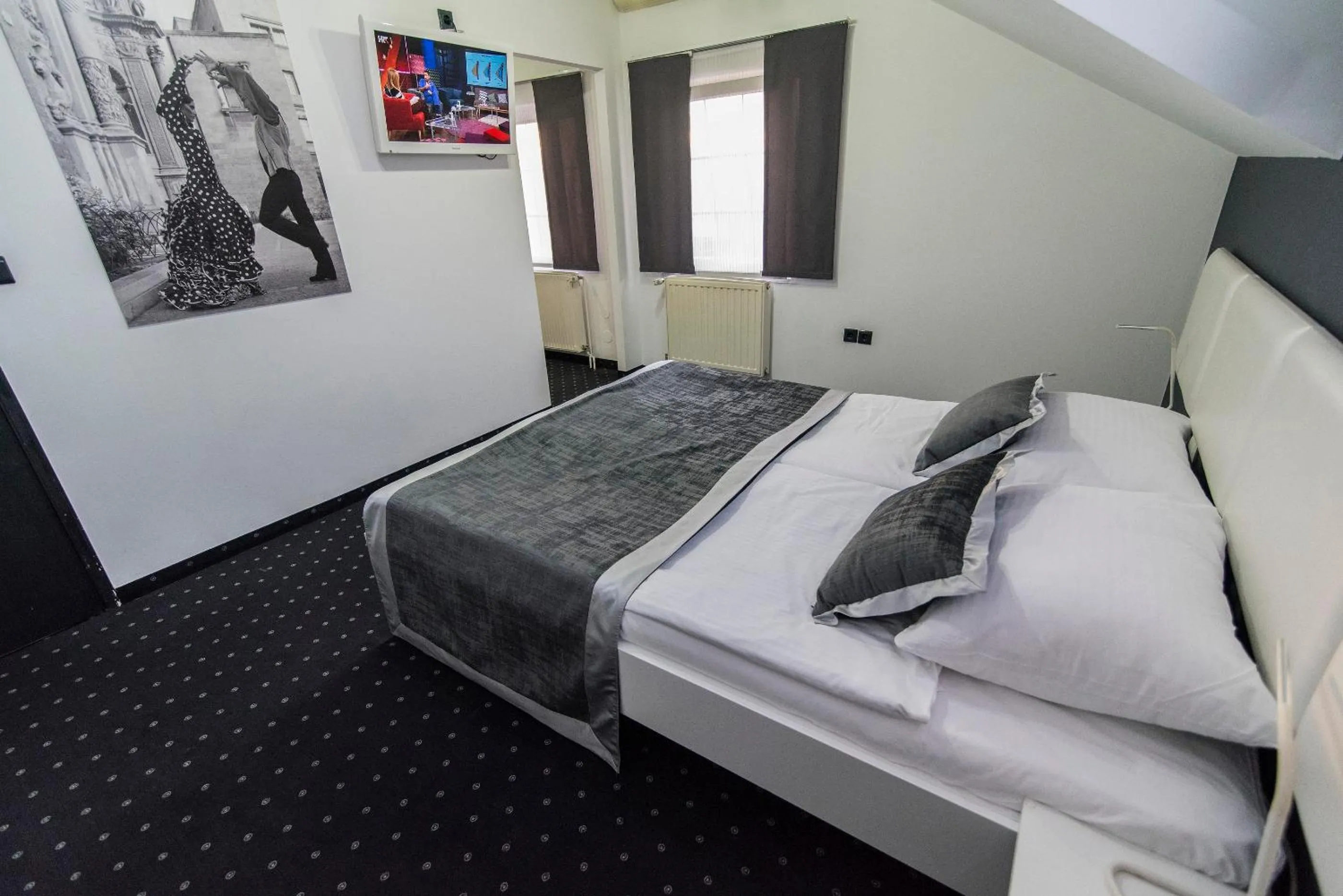 Bed in Hotel Cool Zagreb Airport