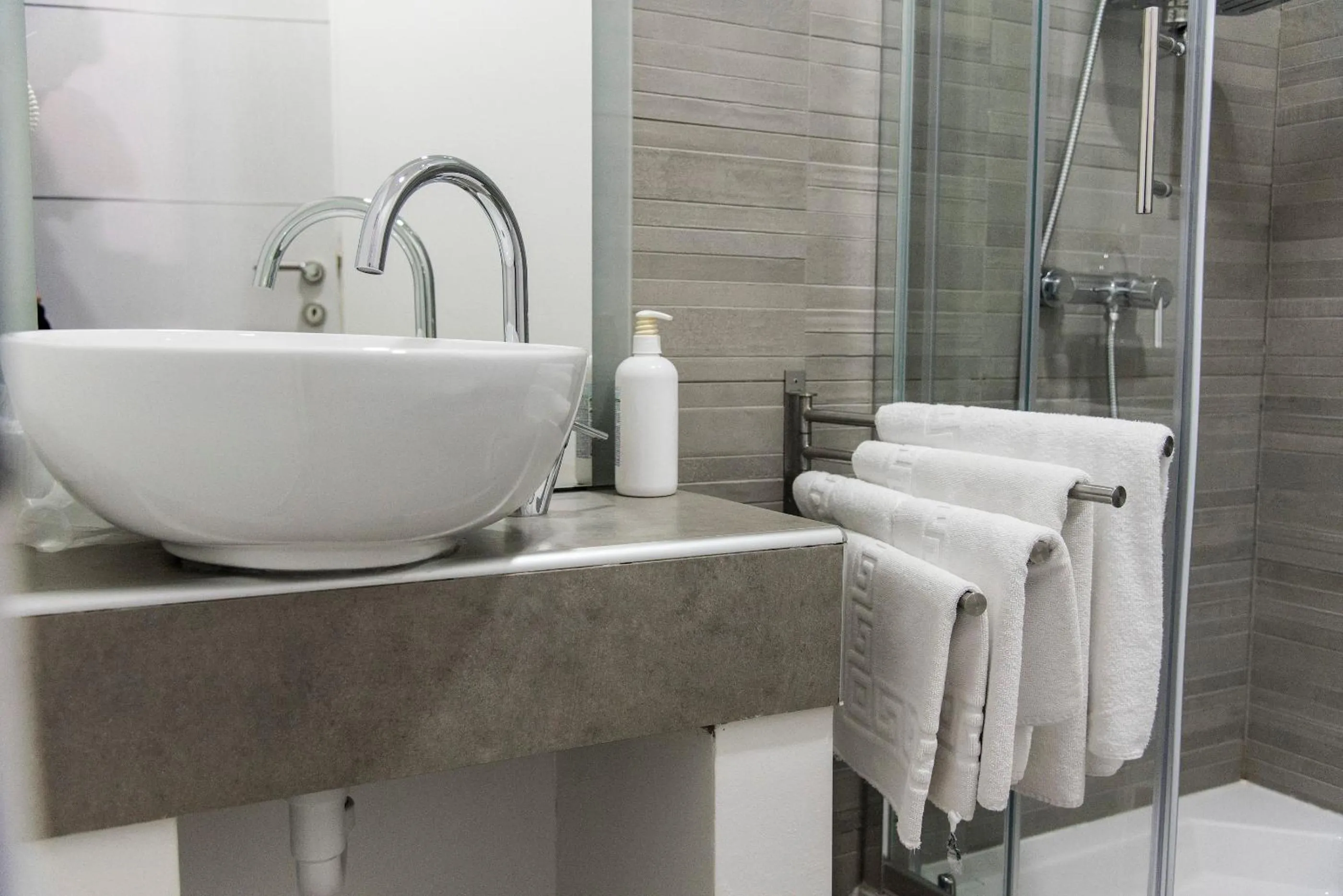 Shower in Hotel Cool Zagreb Airport