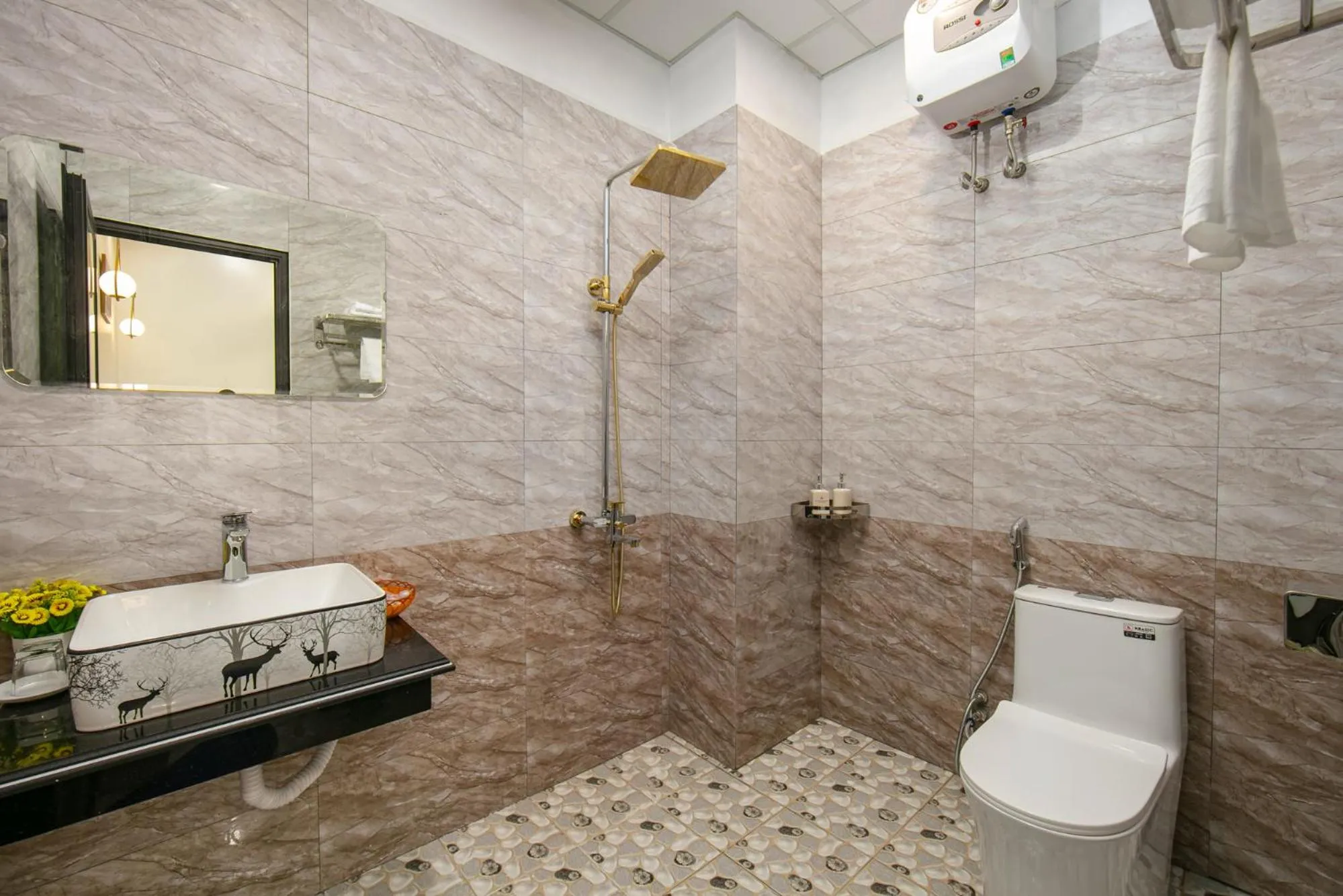 Shower in Hanoi Airport Suites Hostel & Travel