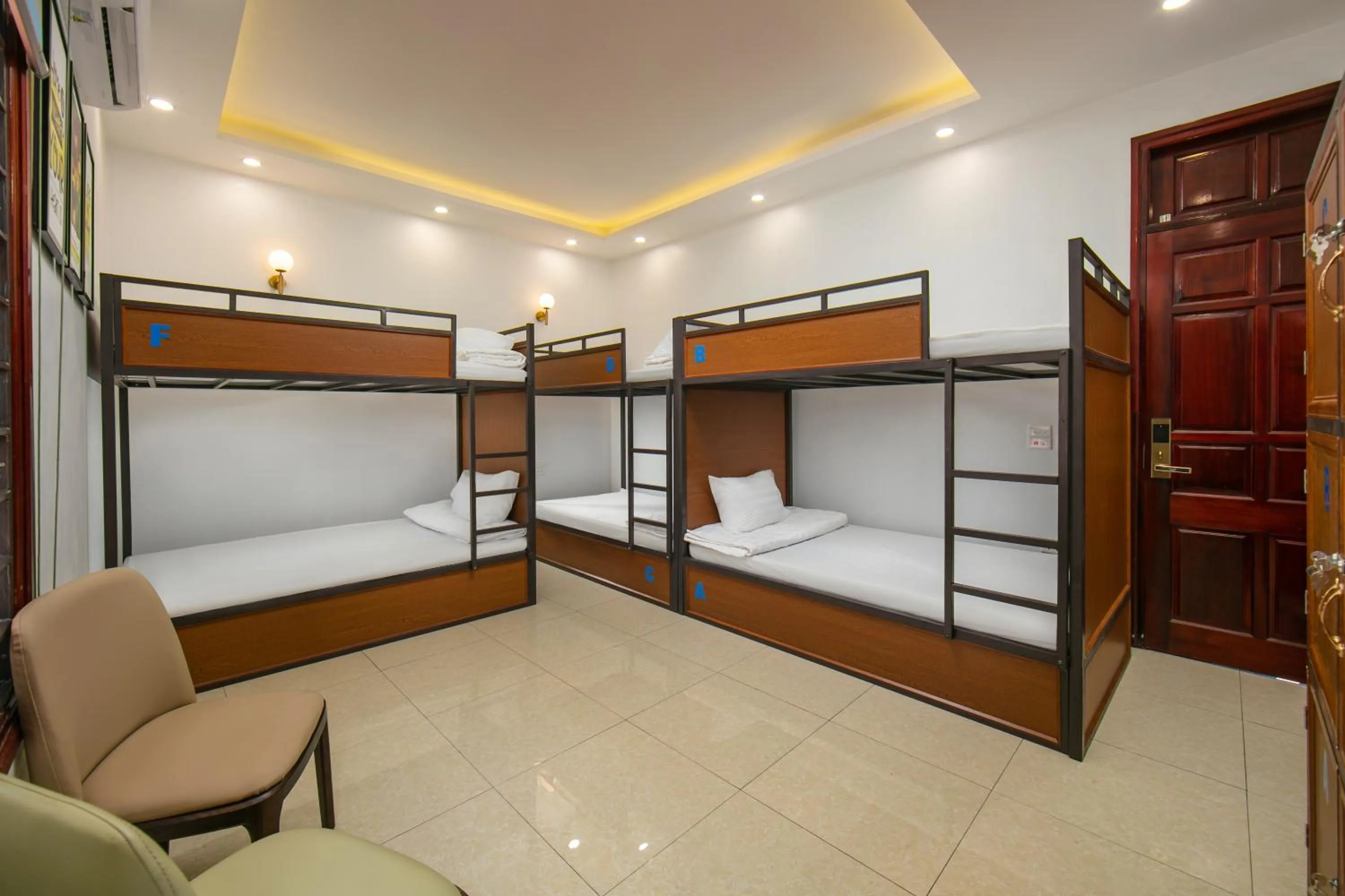 TV and multimedia, Bed in Hanoi Airport Suites Hostel & Travel