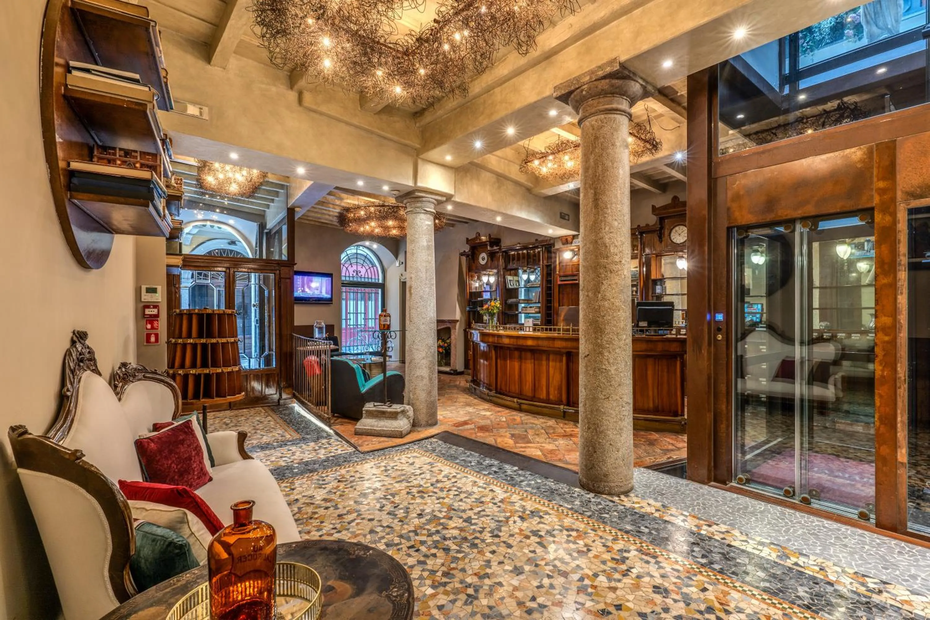 Lobby or reception in Hotel Santa Marta Suites