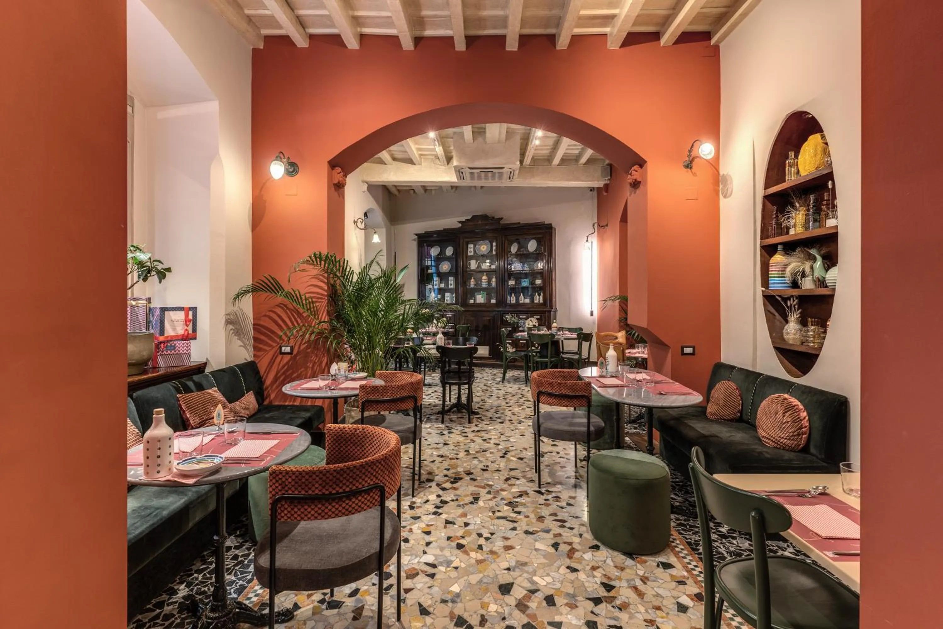 Restaurant/places to eat in Hotel Santa Marta Suites