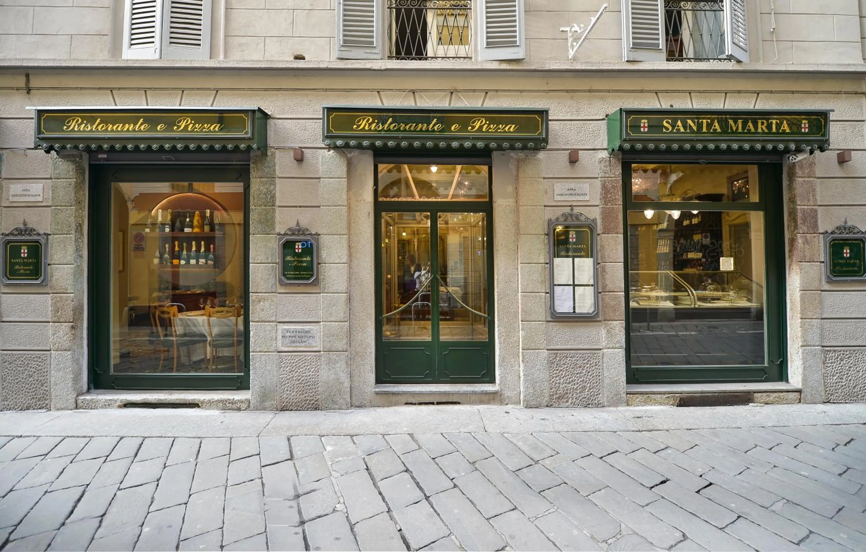 Facade/entrance in Hotel Santa Marta Suites