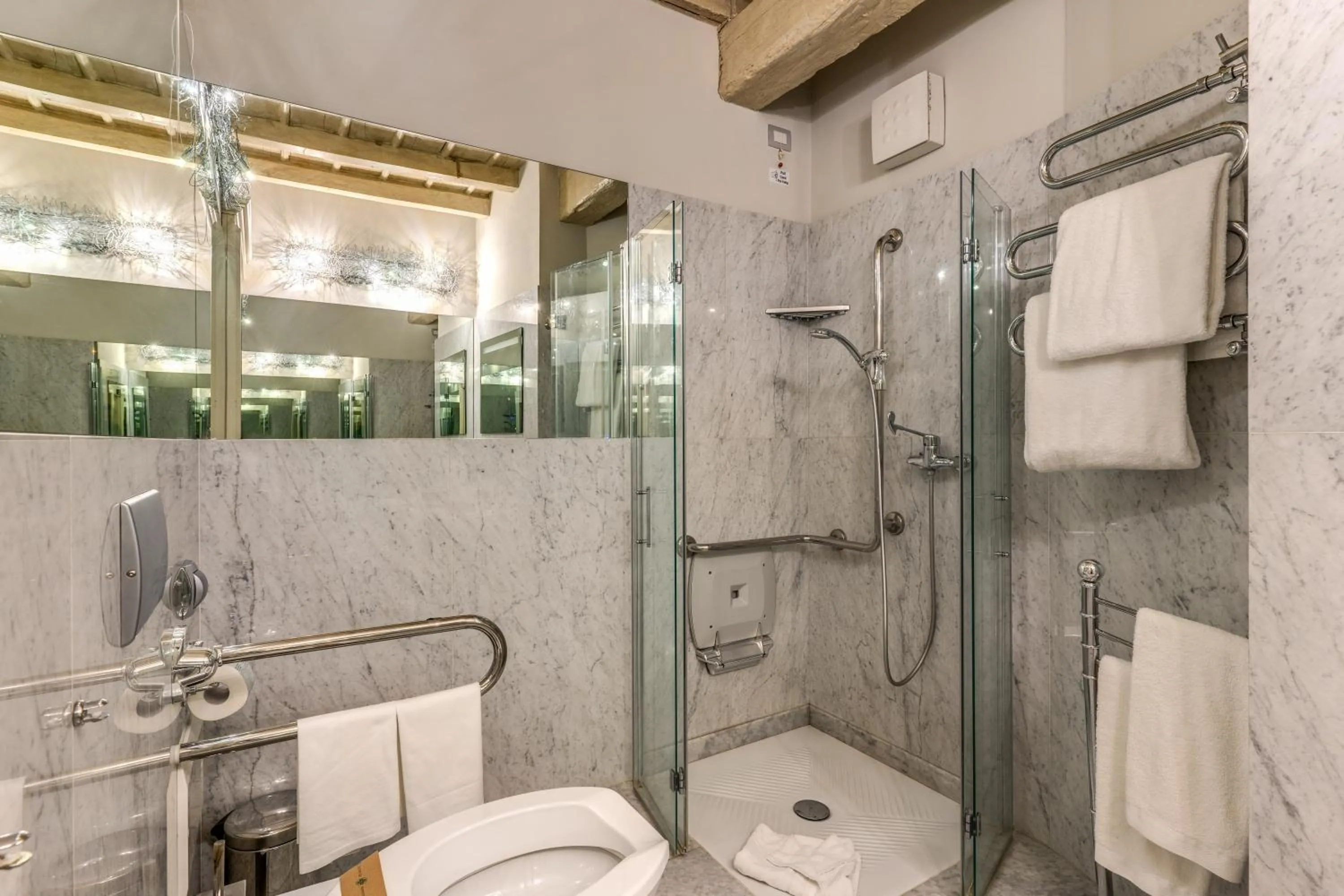 Shower in Hotel Santa Marta Suites