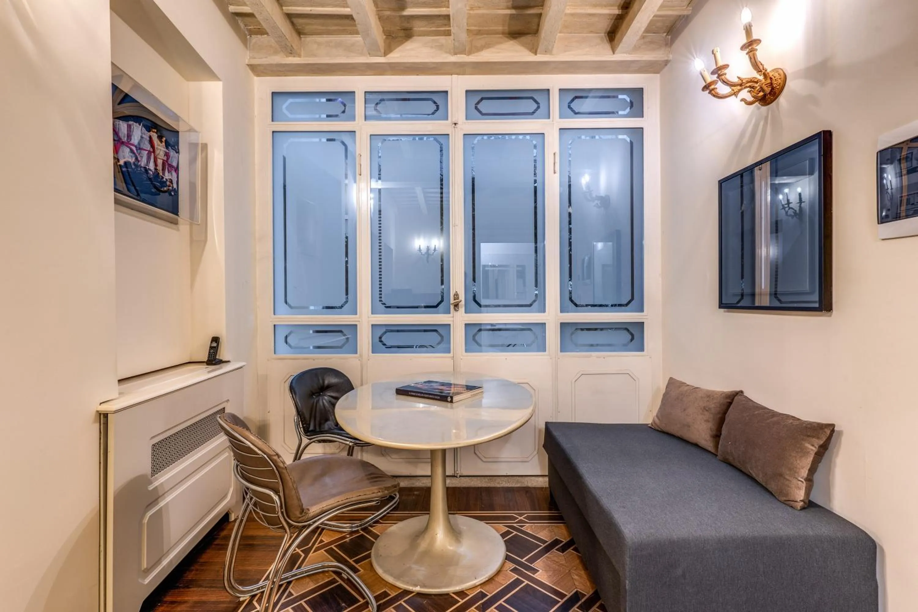 Seating area in Hotel Santa Marta Suites