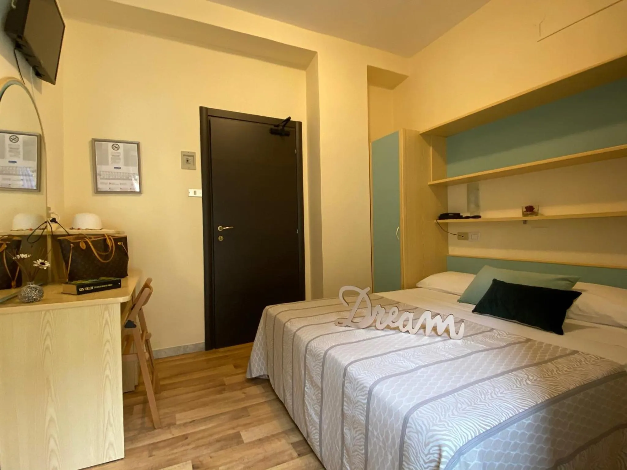 Bedroom in Hotel Jumbo