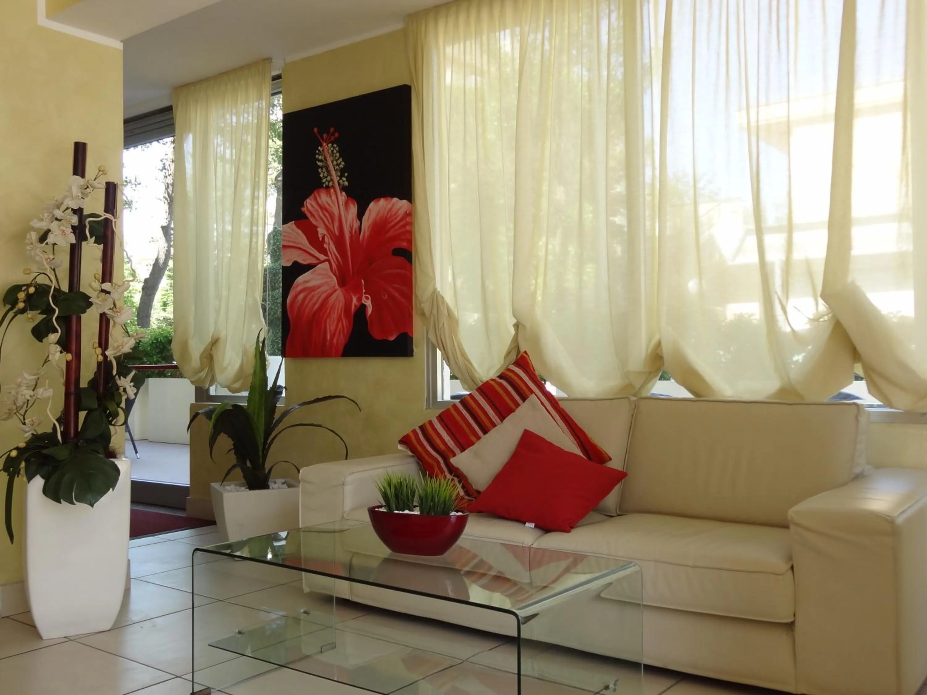 Communal lounge/ TV room in Hotel Jumbo