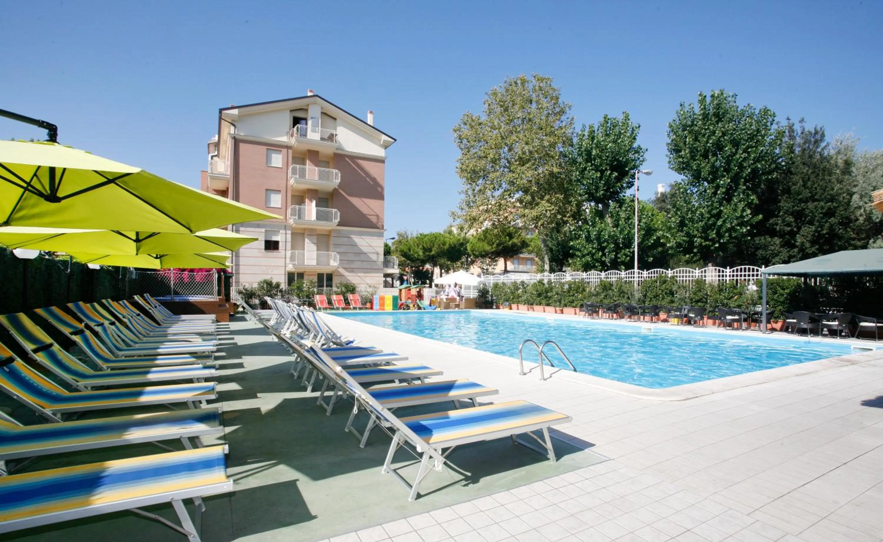 Swimming pool in Hotel Jumbo
