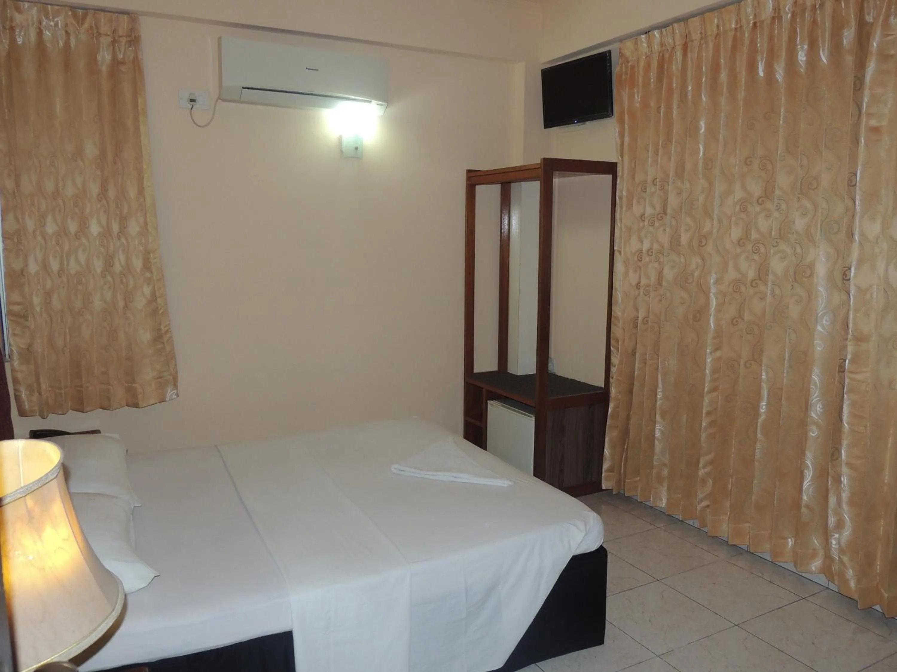 Bird's eye view, Bed in Off Day Inn