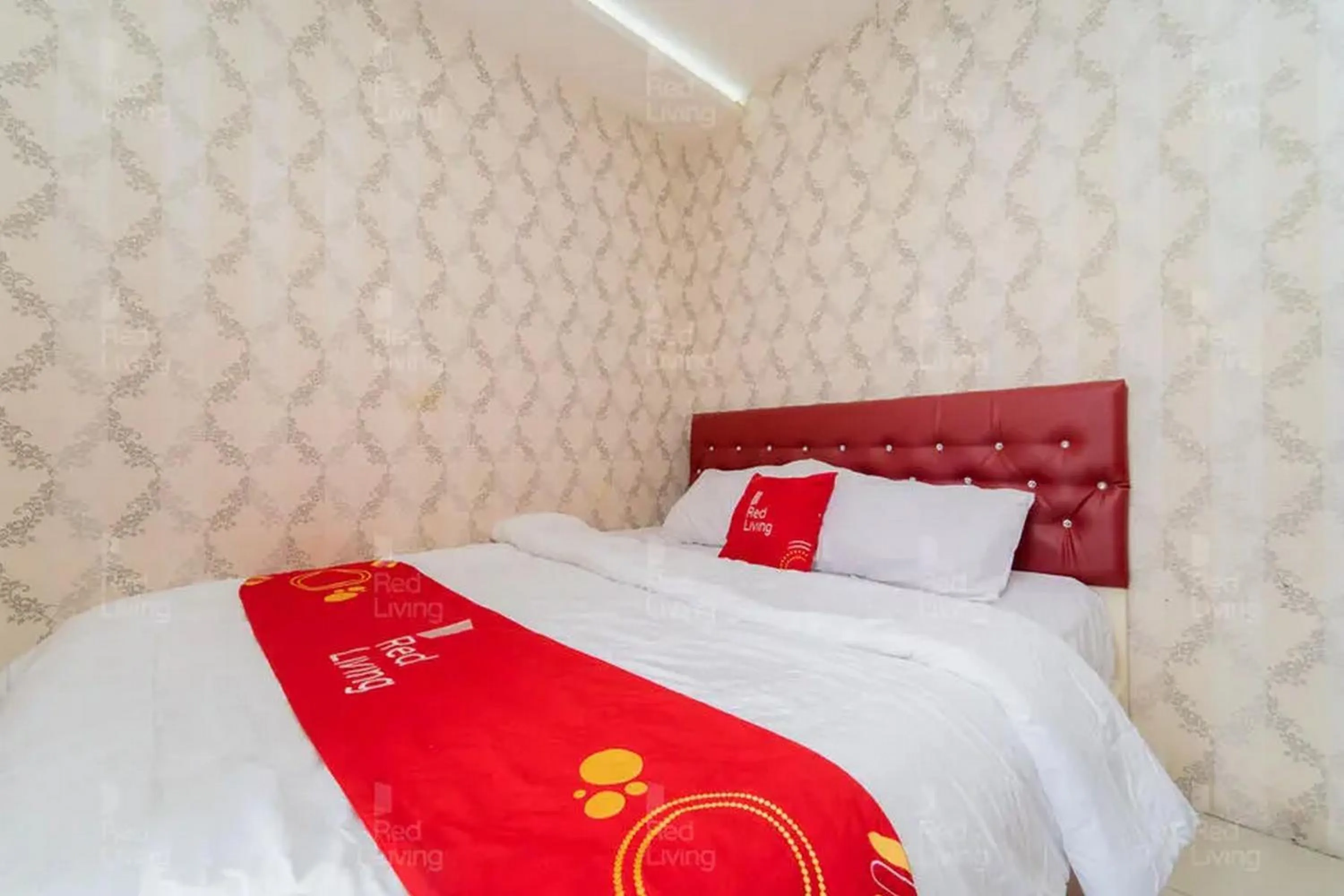 Bedroom, Bed in RedLiving Apartemen Bassura City - Byrin Property Tower Heliconia
