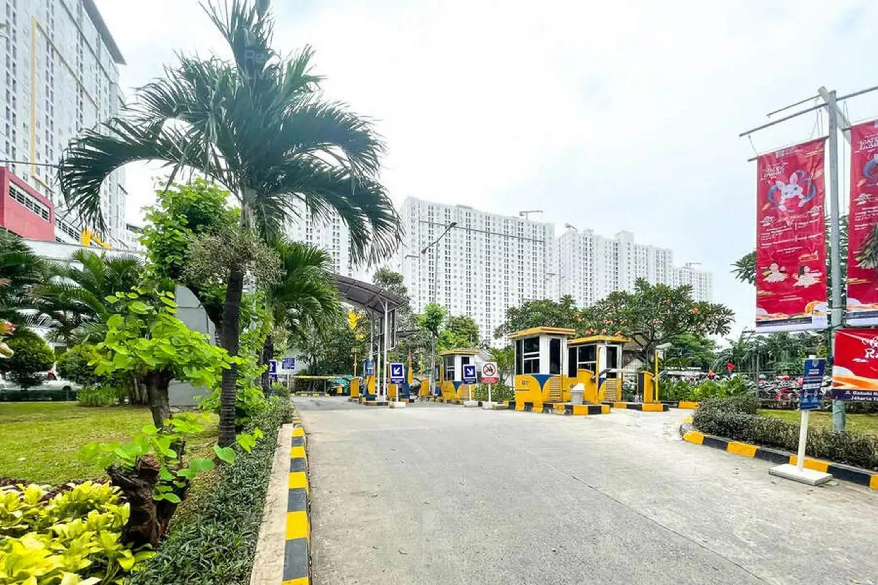 Property building in RedLiving Apartemen Bassura City - Byrin Property Tower Heliconia