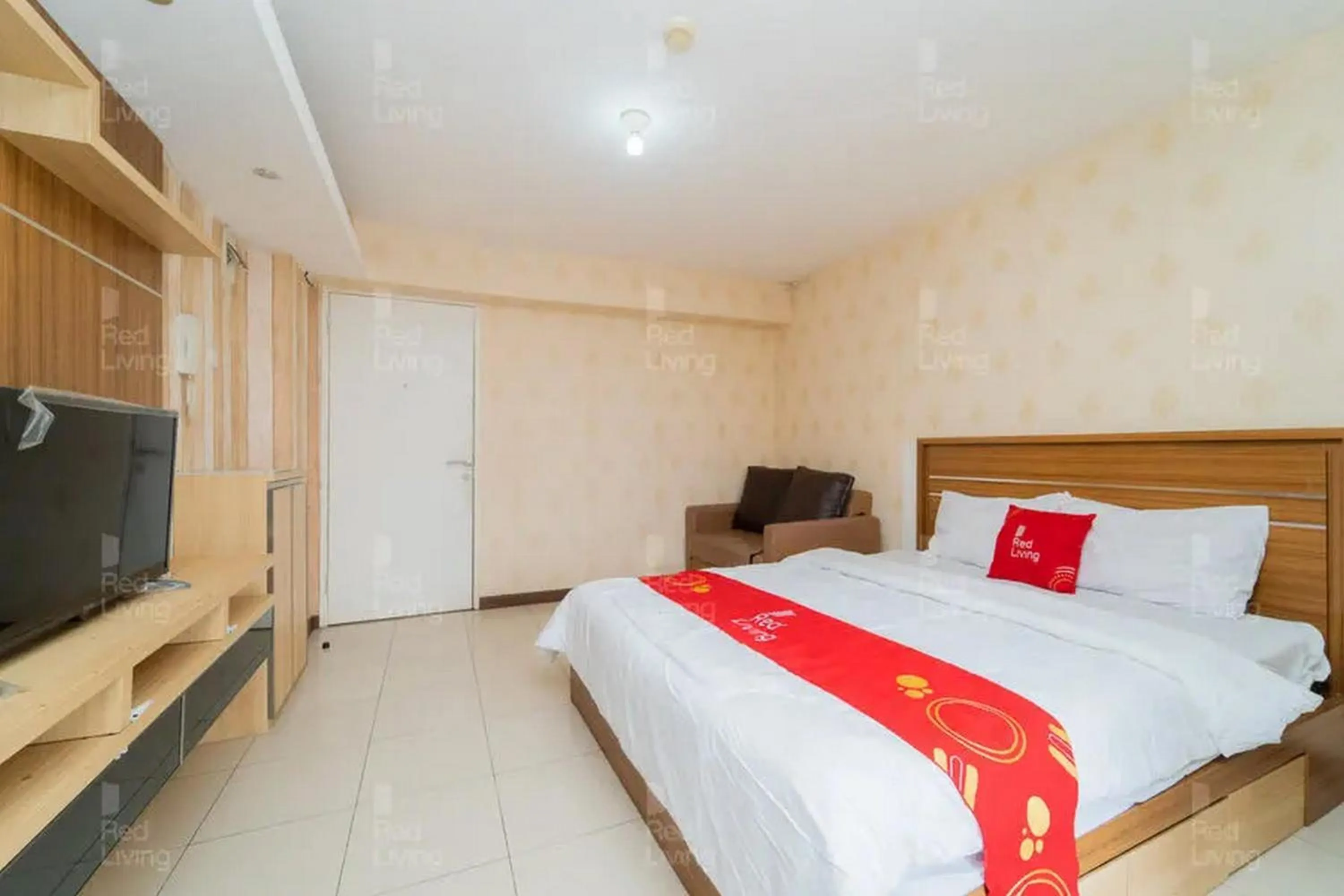 Bedroom, Bed in RedLiving Apartemen Bassura City - Byrin Property Tower Heliconia