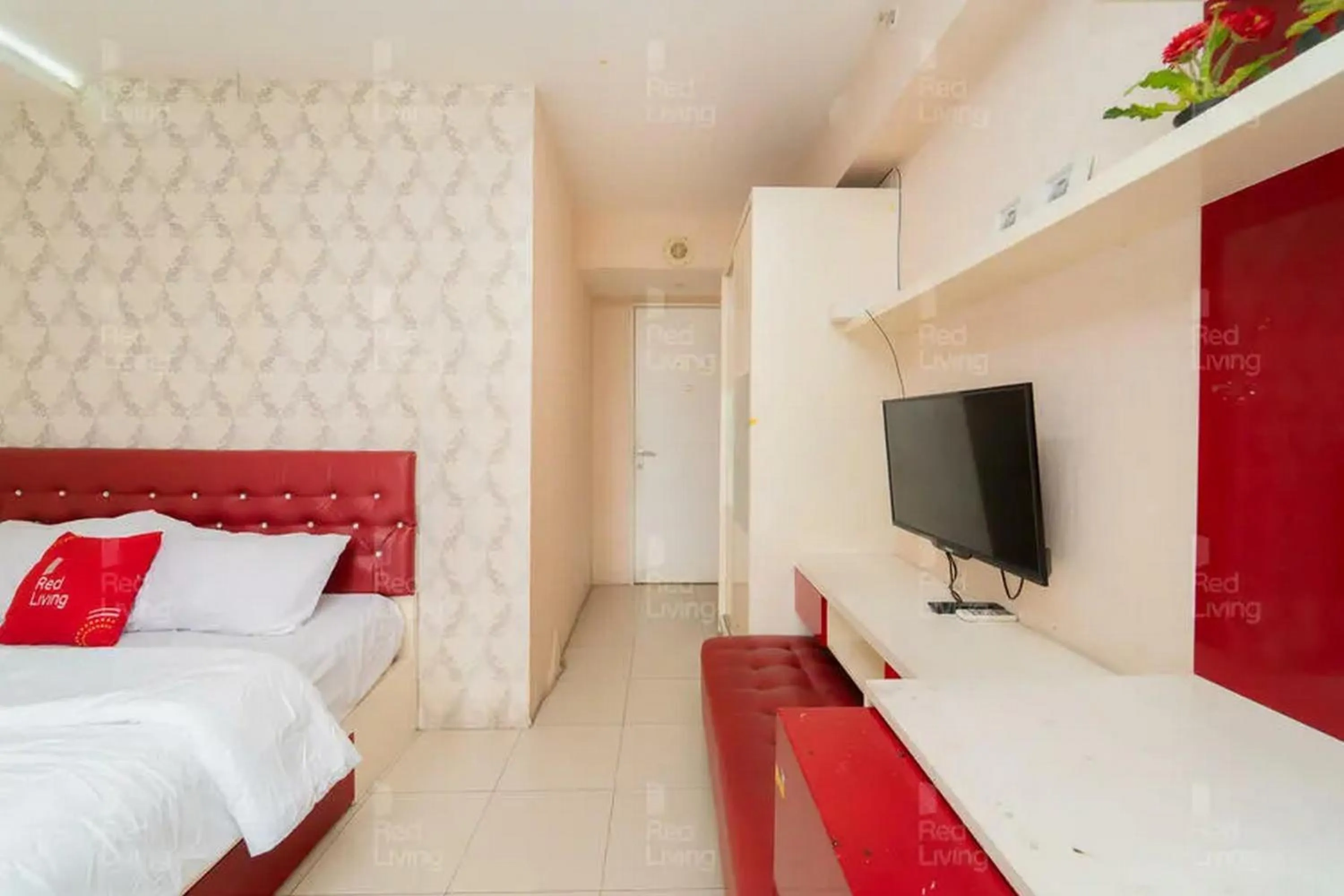 Bedroom, Bed in RedLiving Apartemen Bassura City - Byrin Property Tower Heliconia