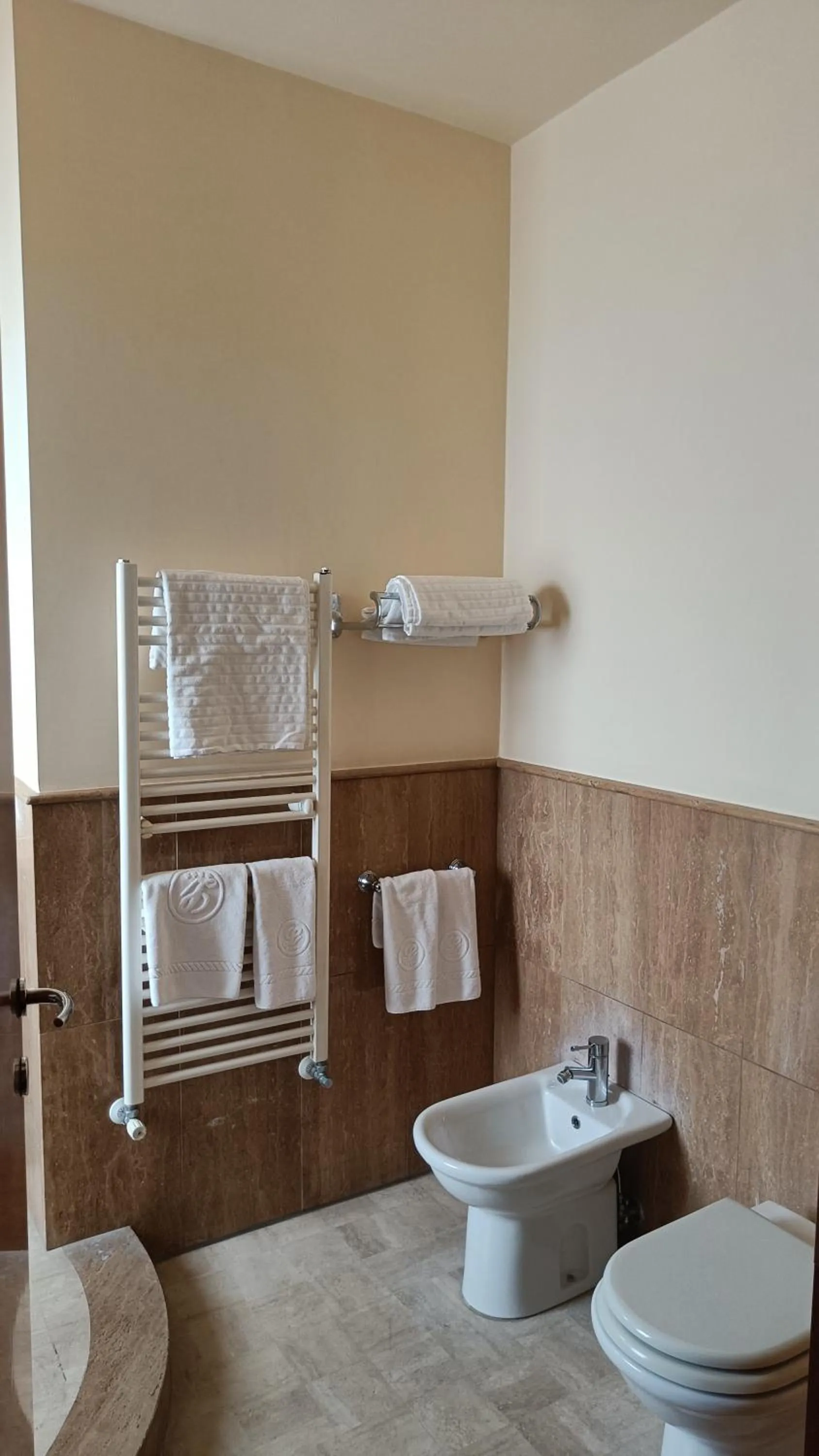 Bathroom in Hotel Lemi