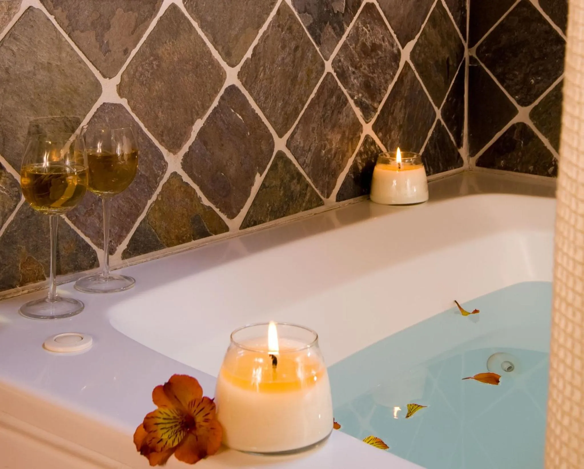 Hot Tub in Gold Mountain Manor