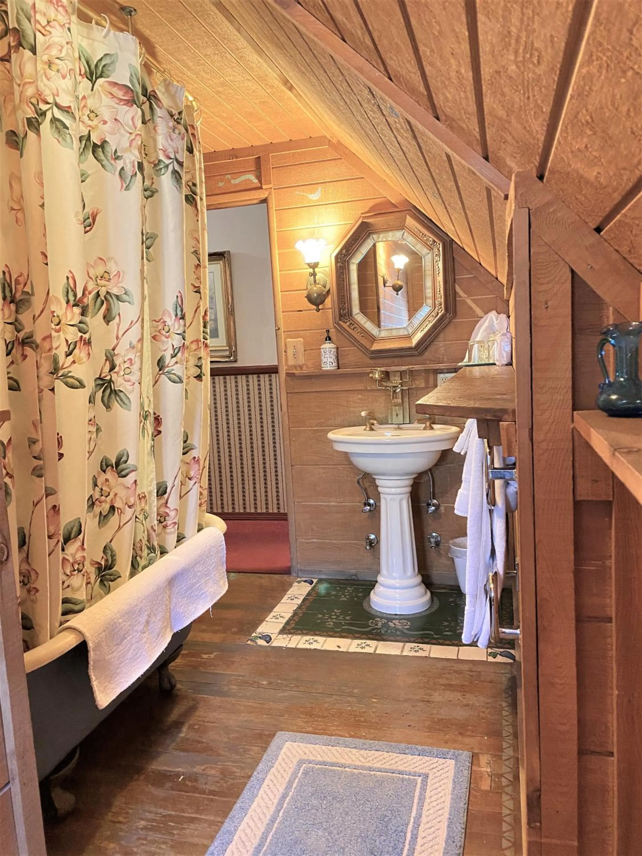 Bathroom in Gold Mountain Manor