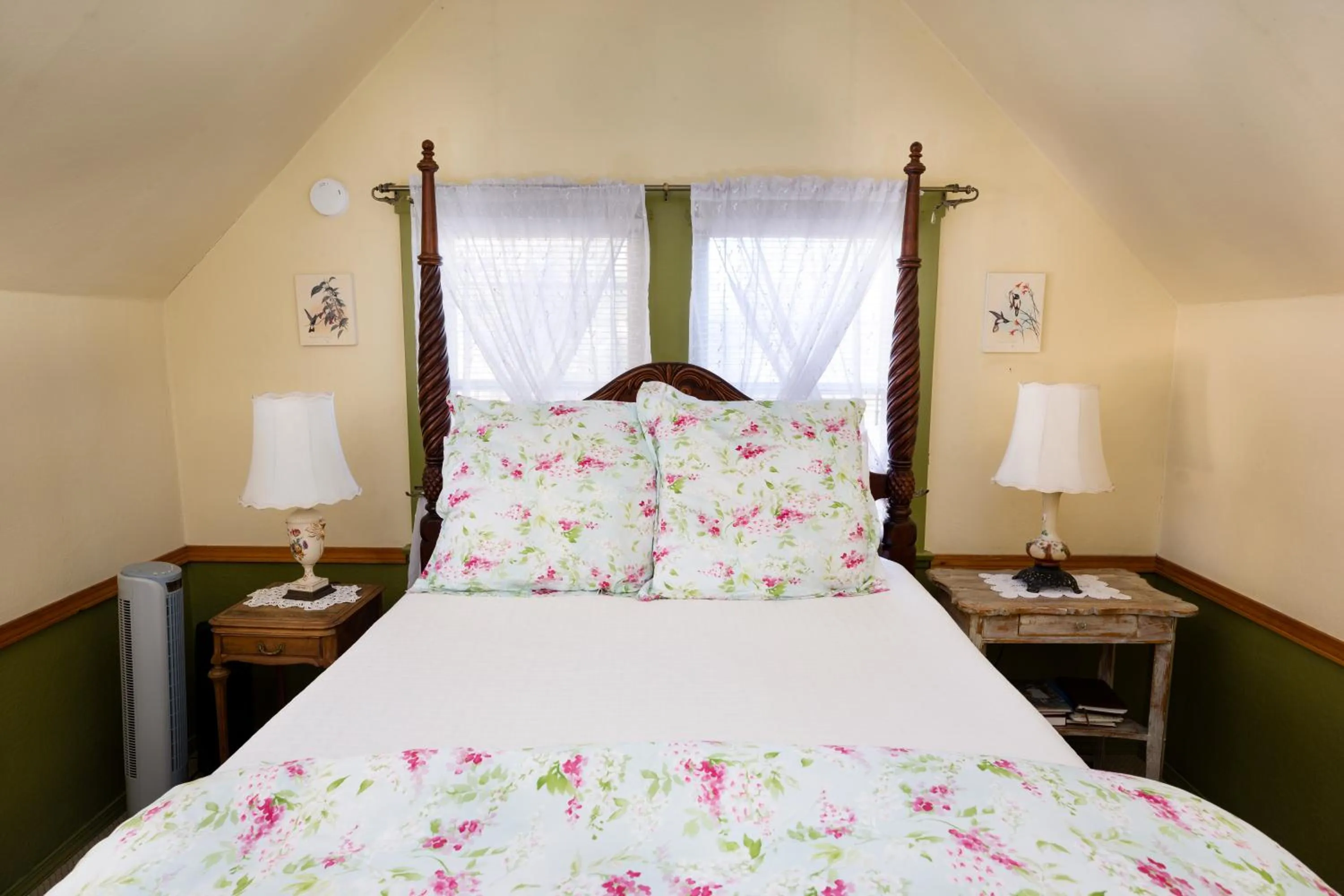 Bed in Gold Mountain Manor