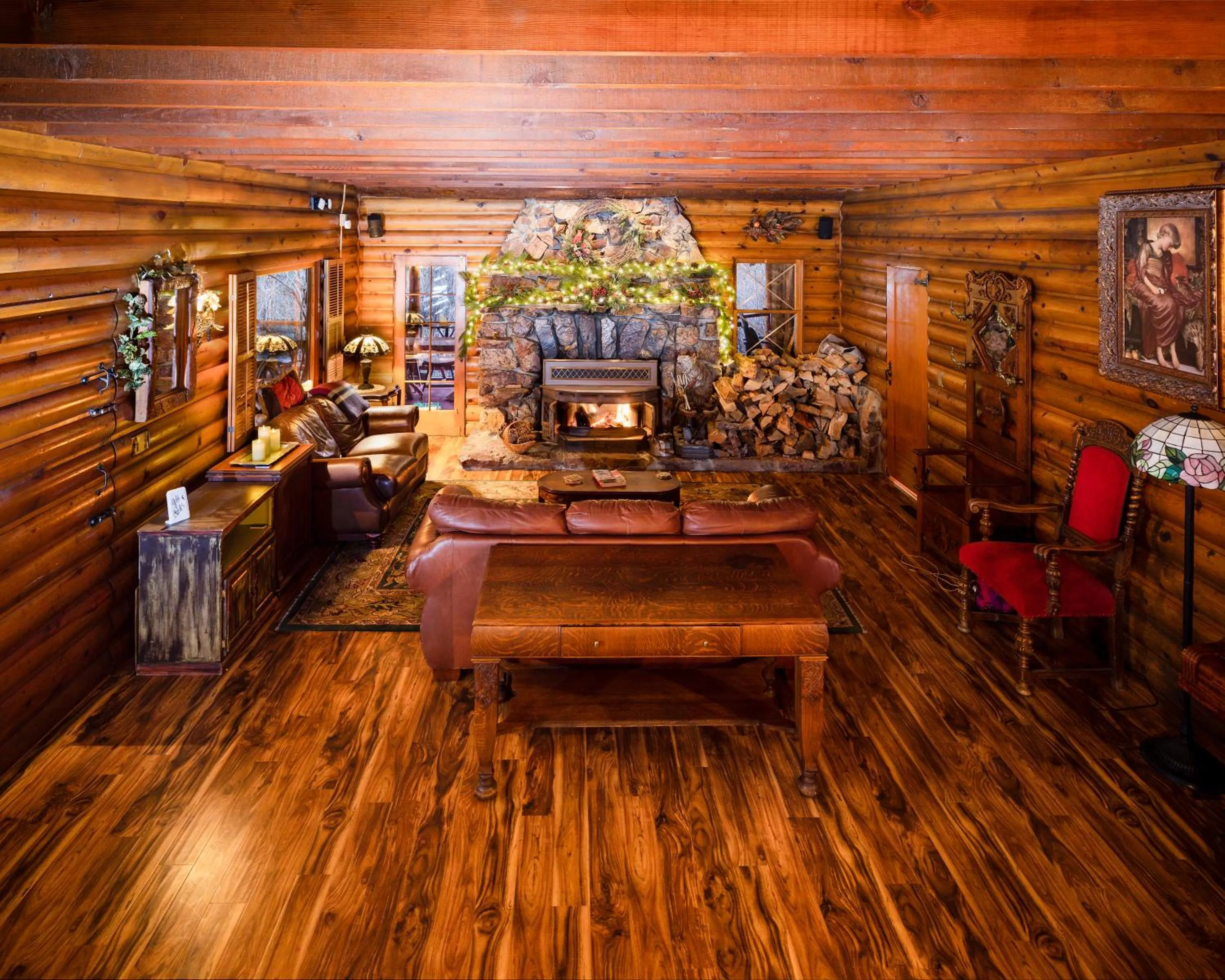 Living room in Gold Mountain Manor