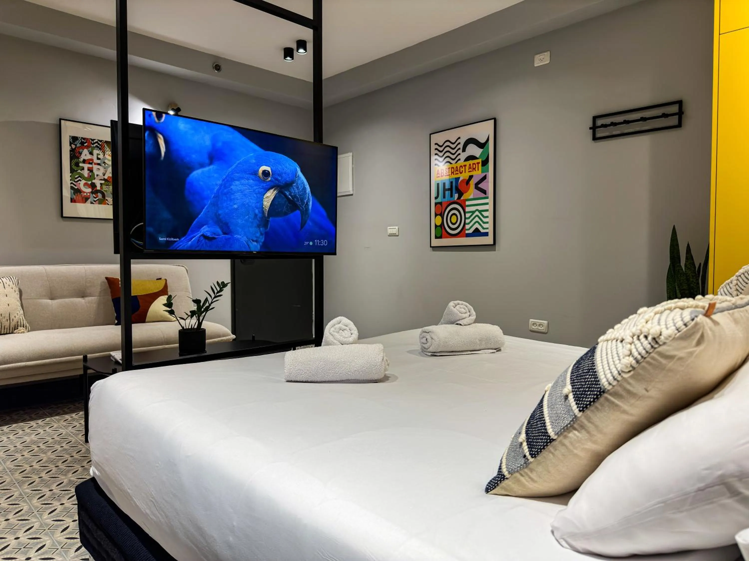TV and multimedia, Bed in Levinski Market Hotel