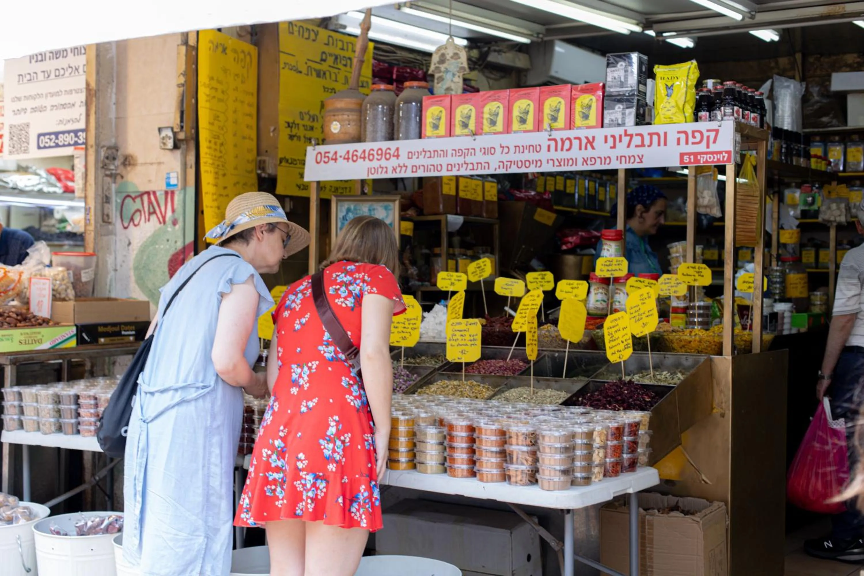 Supermarket/grocery shop in Levinski Market Hotel