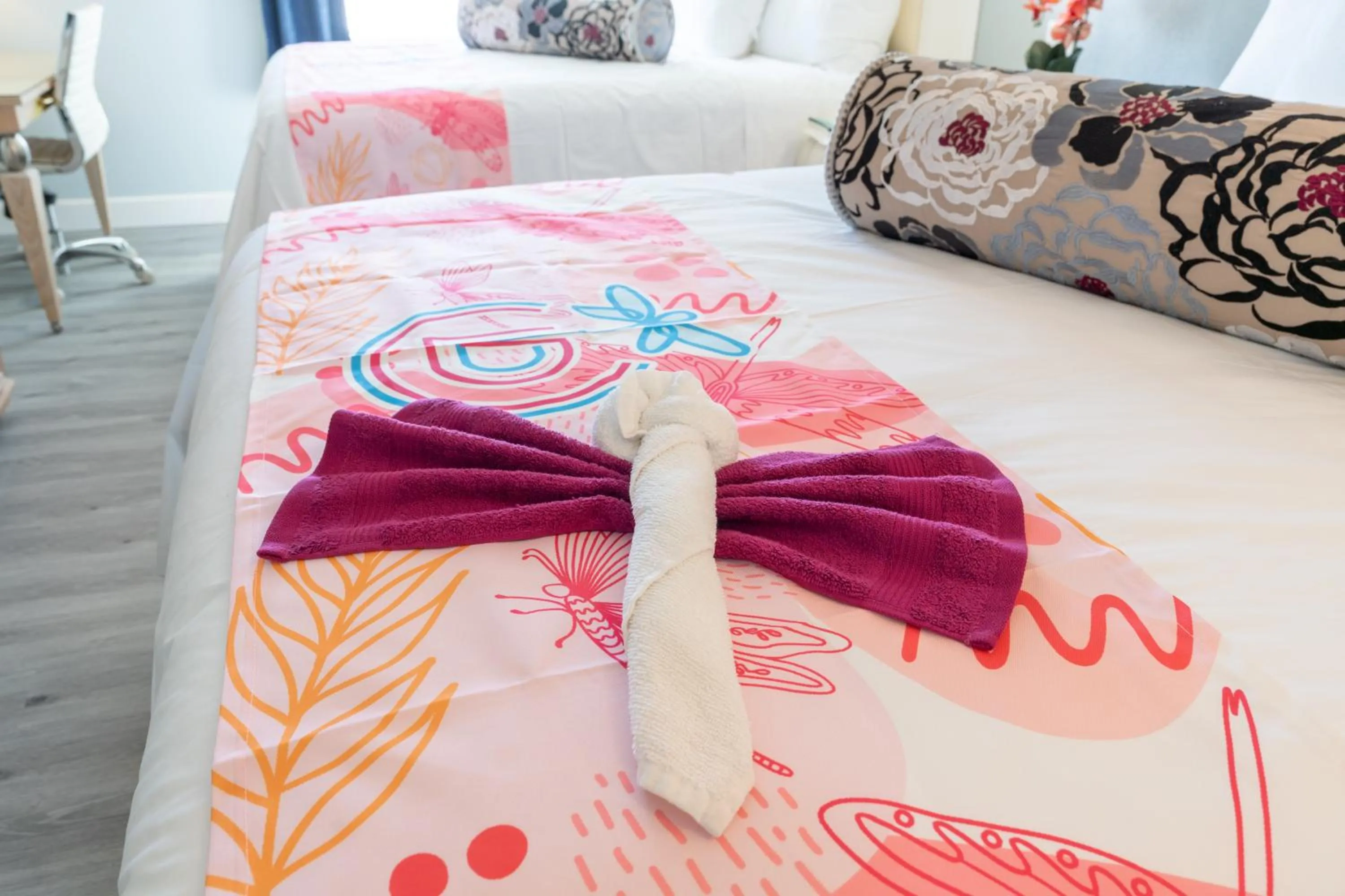 Bed in Dragonfly Inn & Suites