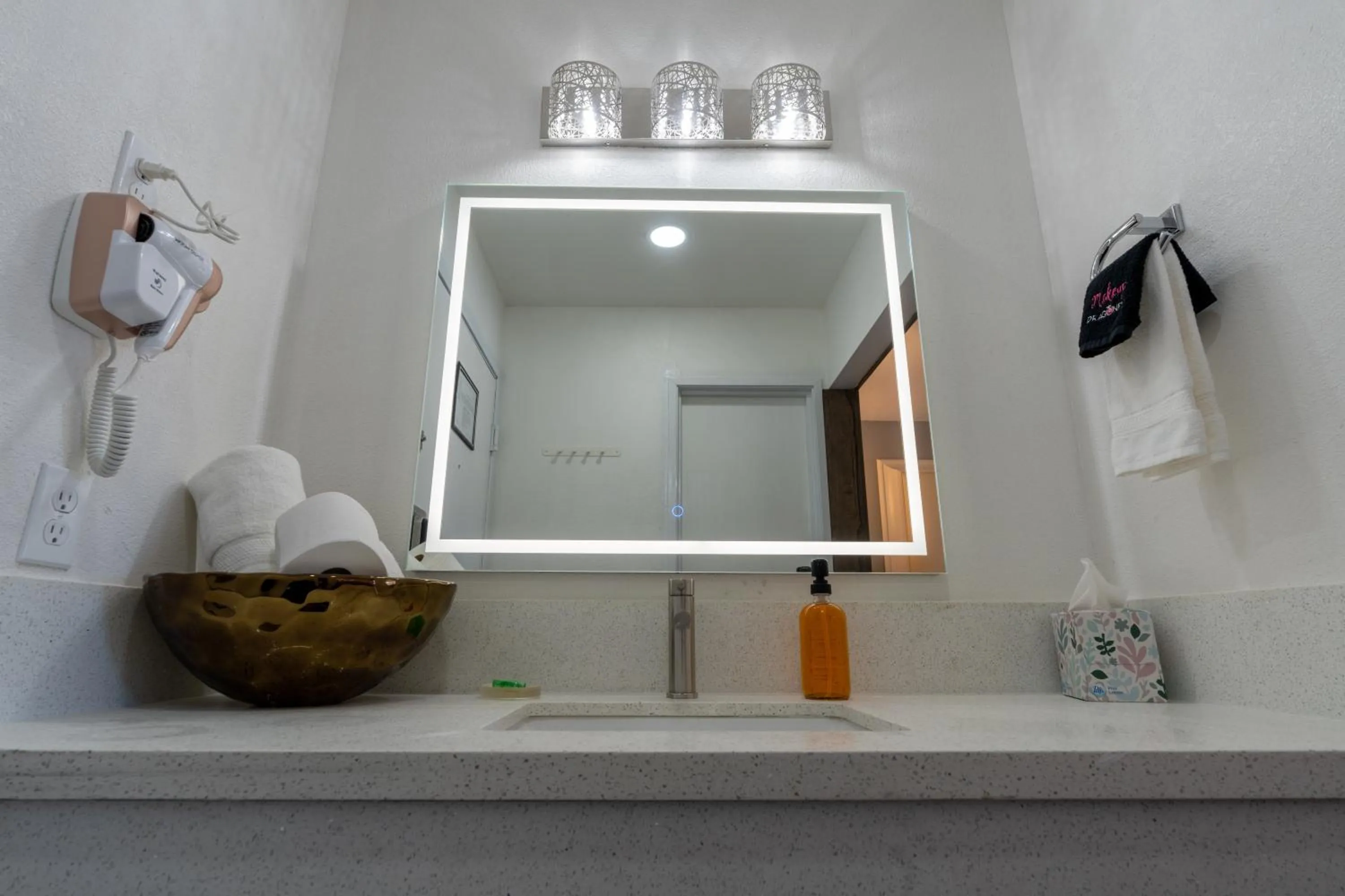 Bathroom in Dragonfly Inn & Suites