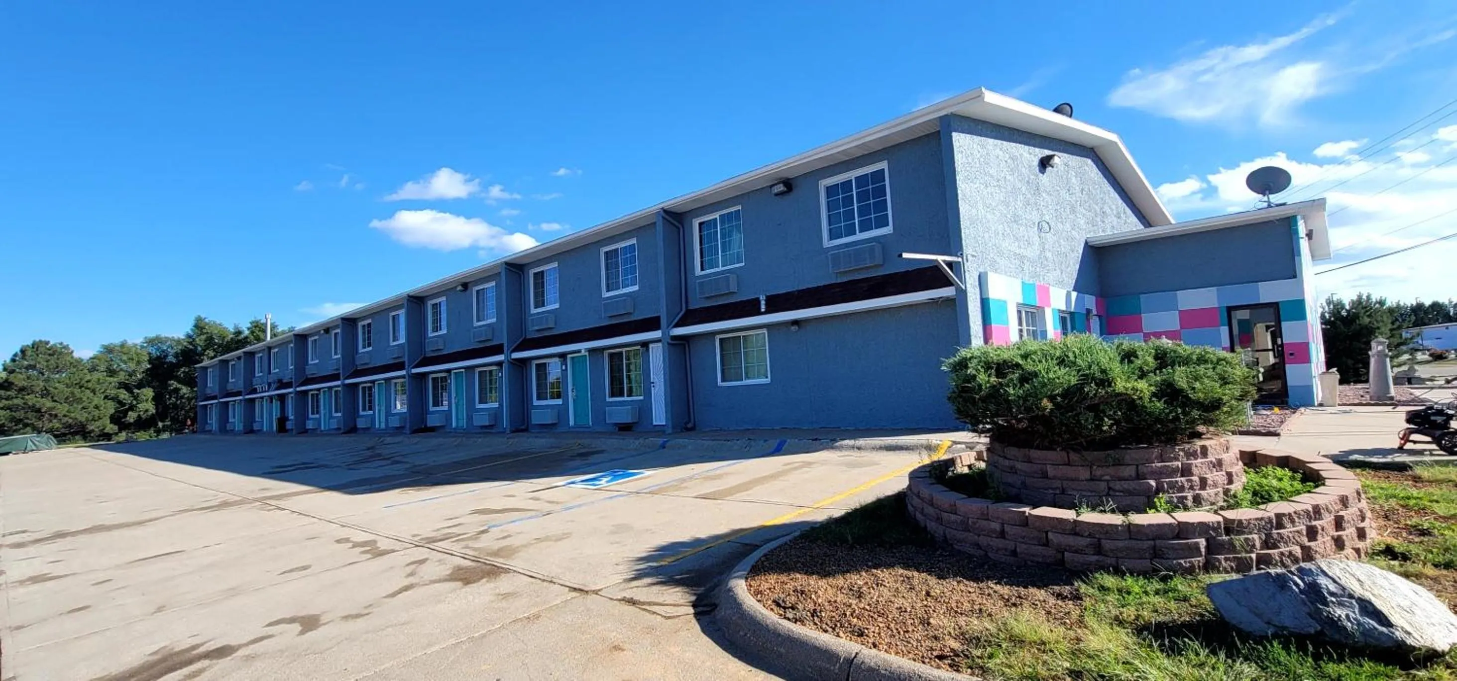 Property building in Dragonfly Inn & Suites