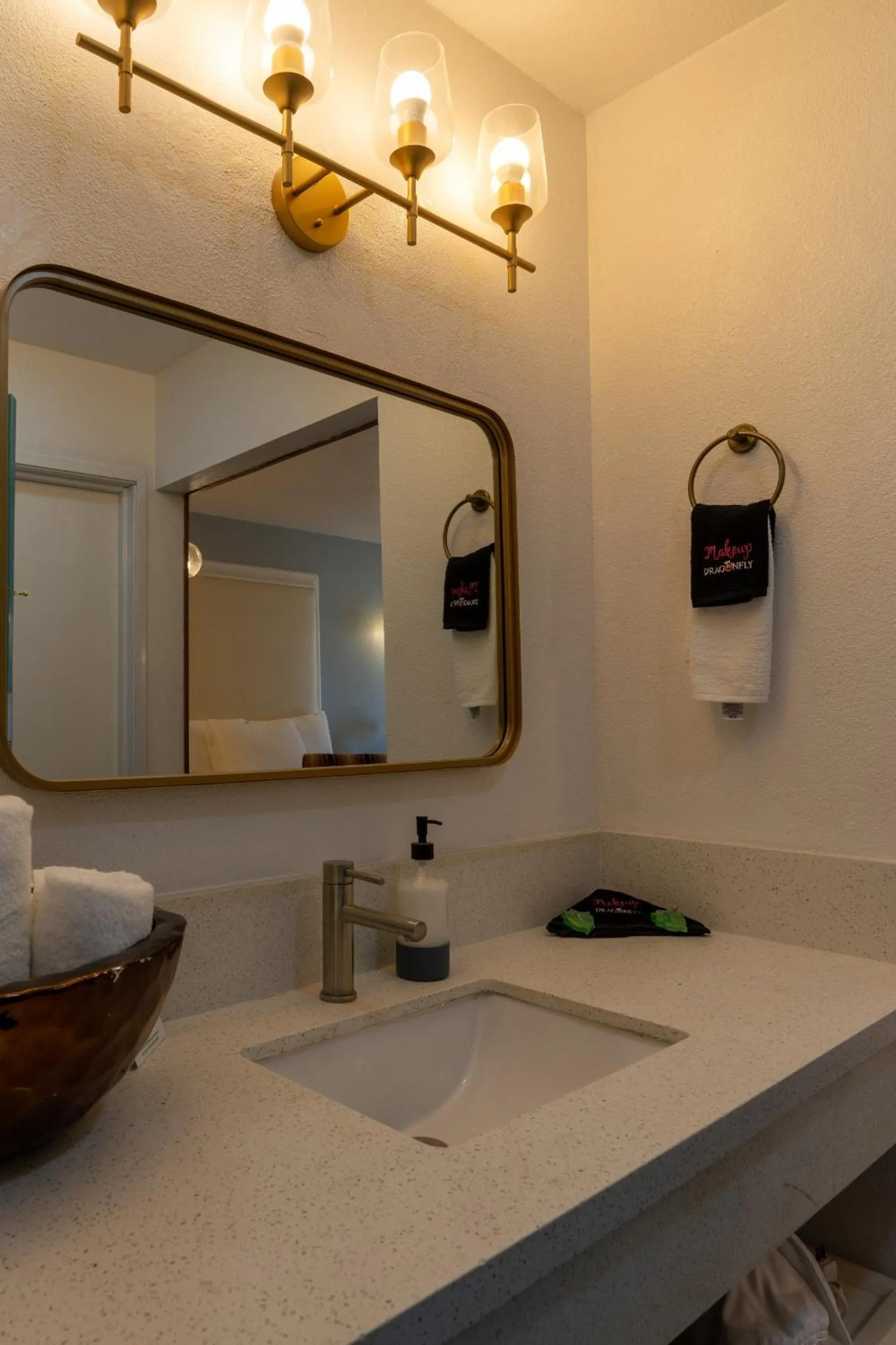 Bathroom in Dragonfly Inn & Suites