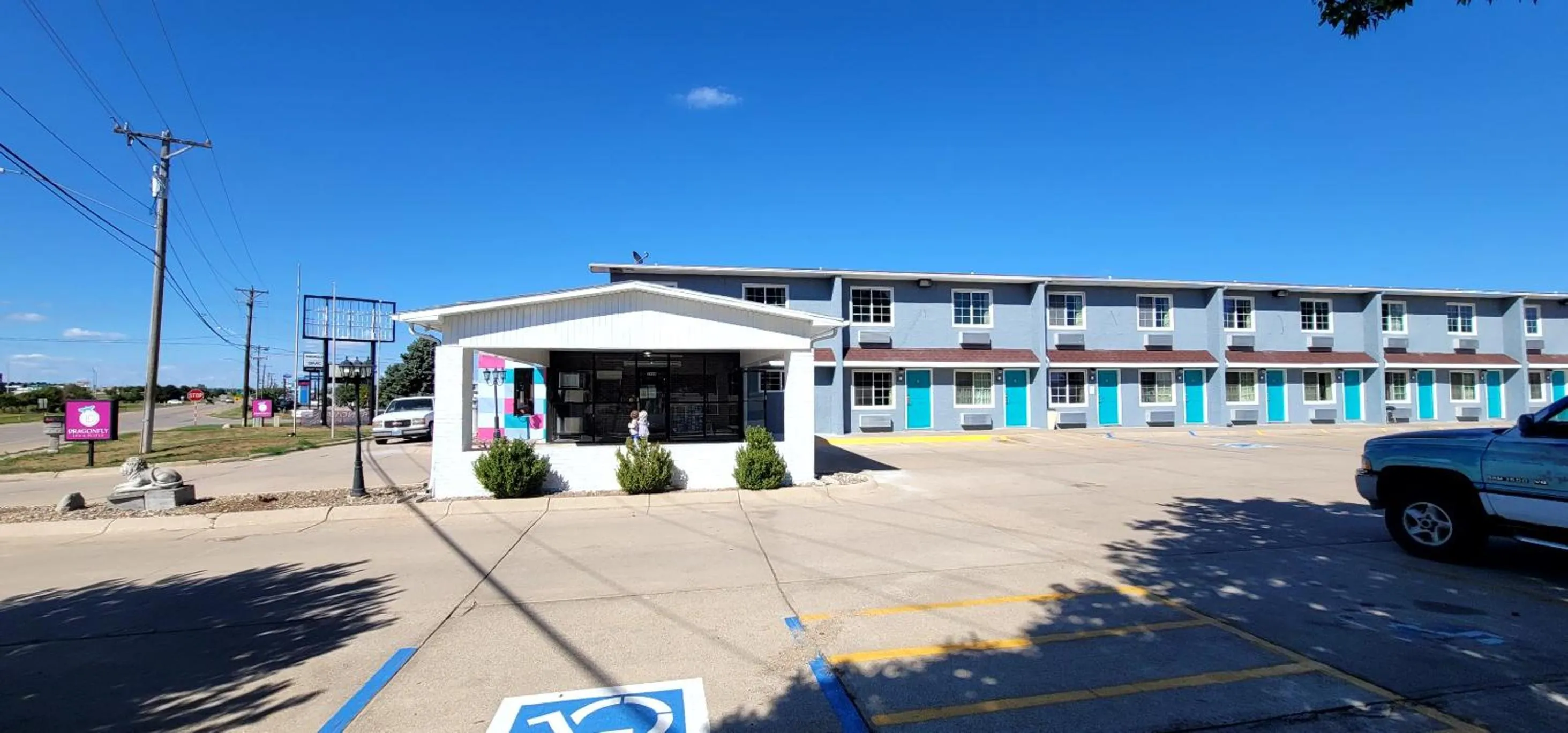 Property building in Dragonfly Inn & Suites