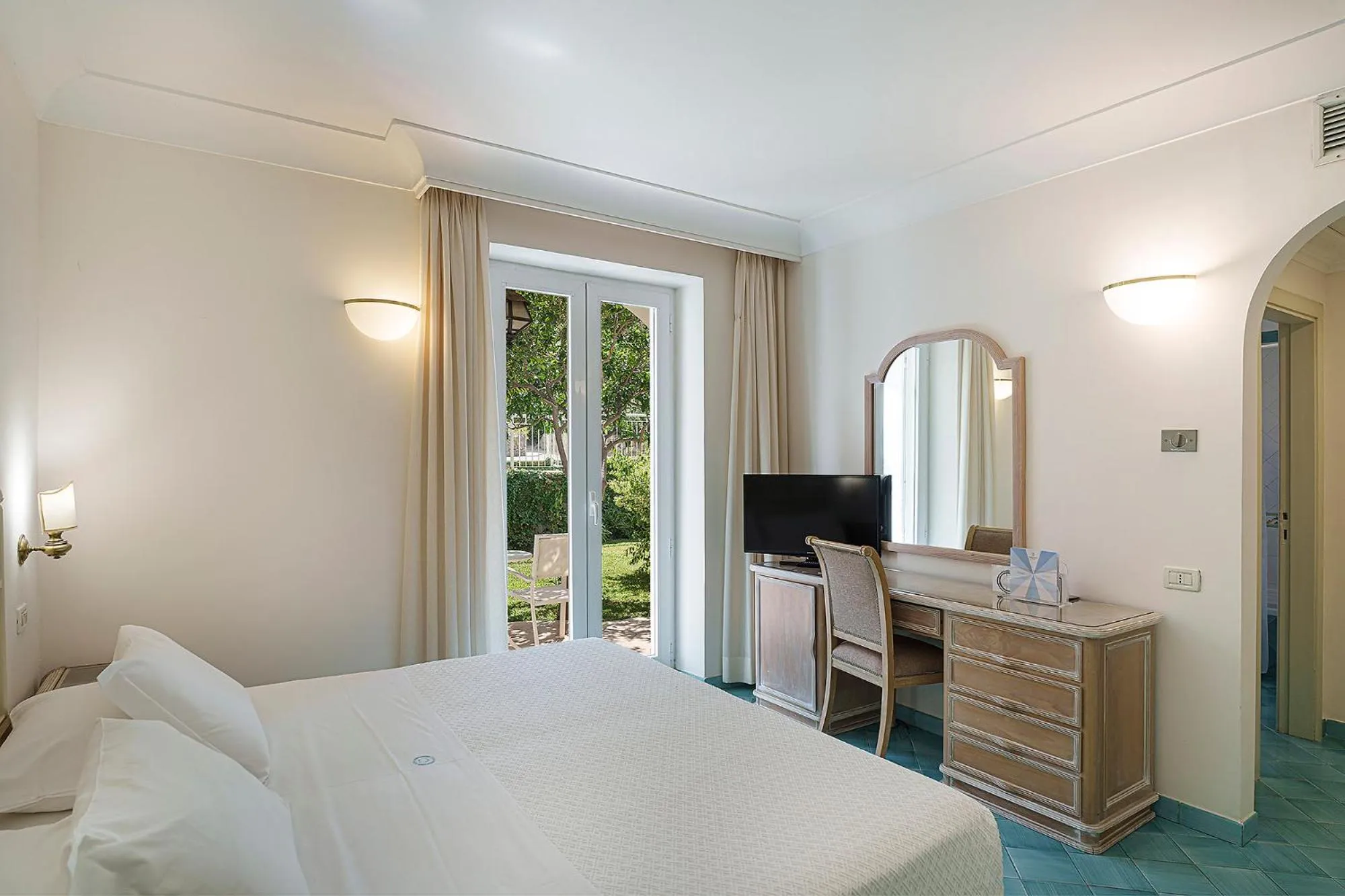 Bedroom, Bed in Hotel Continental Ischia