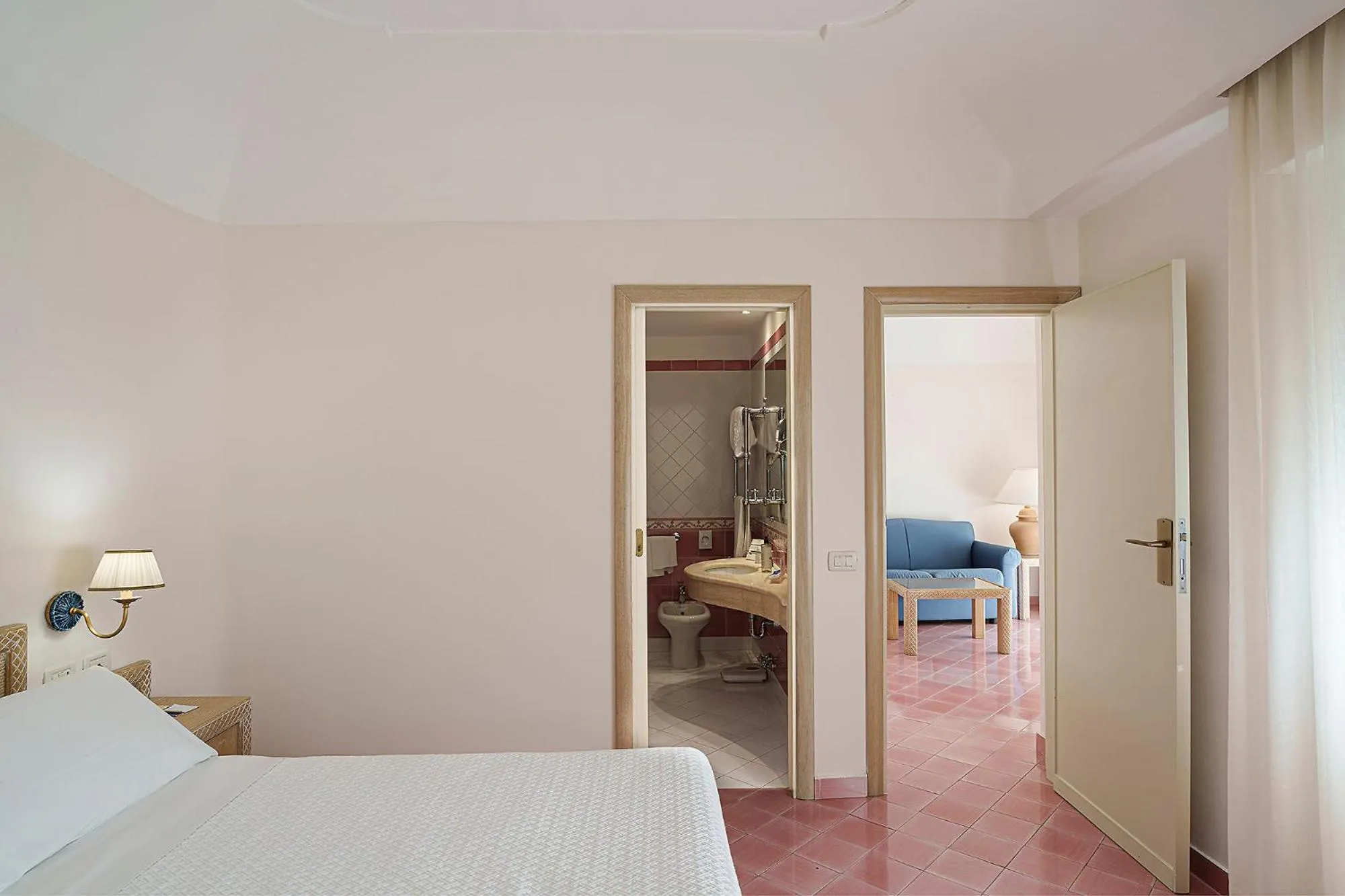 Photo of the whole room, Bed in Hotel Continental Ischia