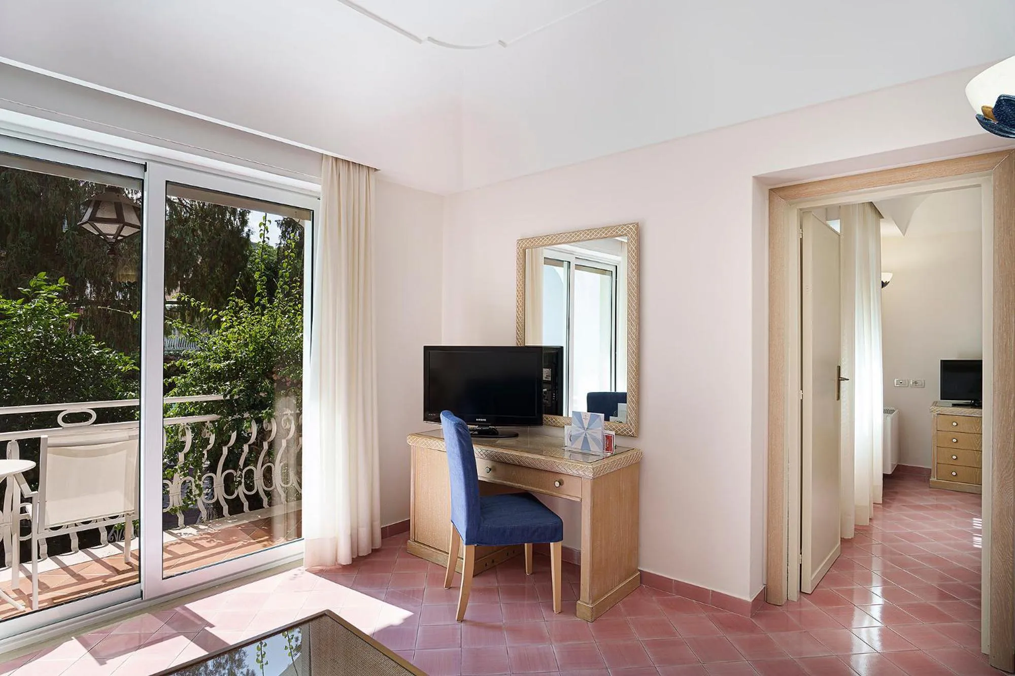 TV and multimedia in Hotel Continental Ischia