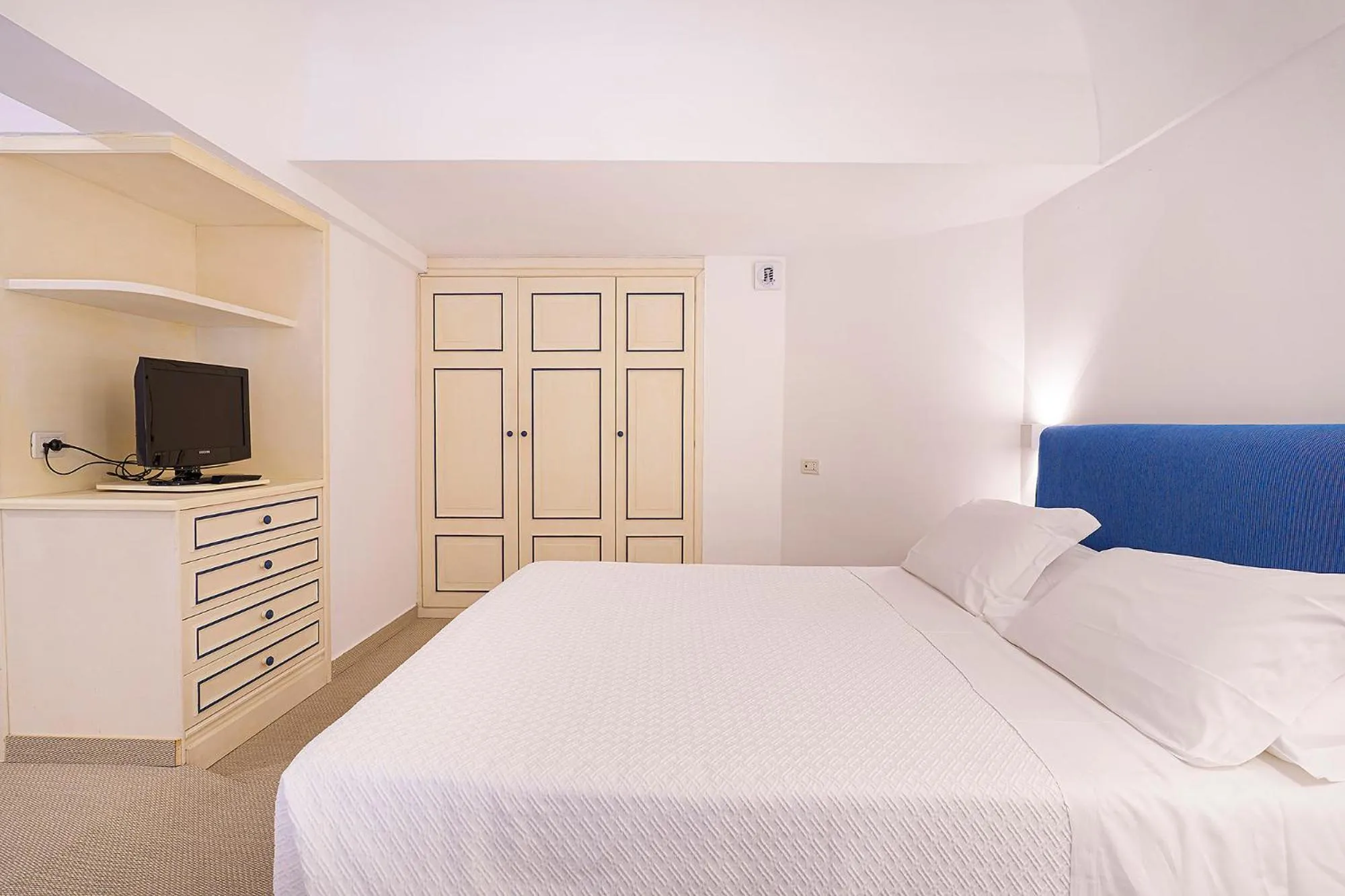 Bed in Hotel Continental Ischia