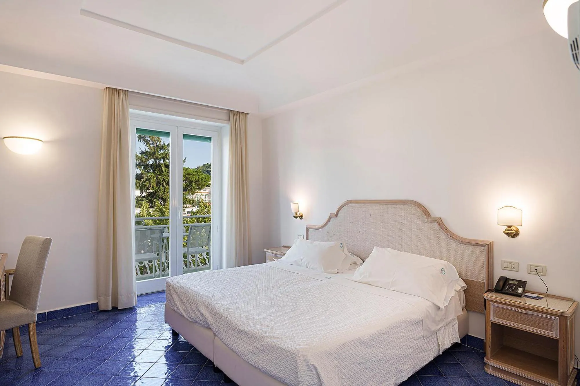 Bedroom, Bed in Hotel Continental Ischia