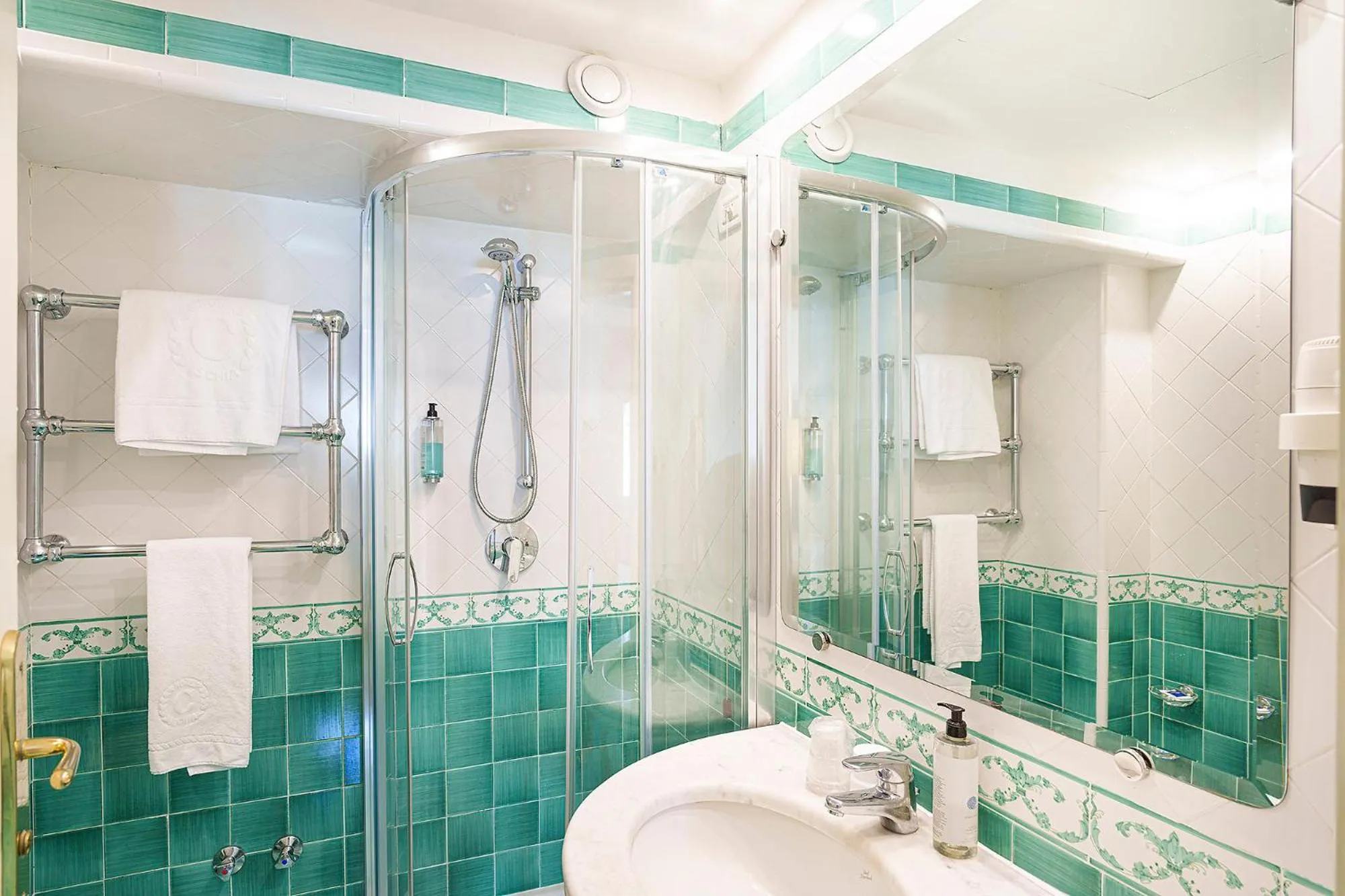 Shower in Hotel Continental Ischia