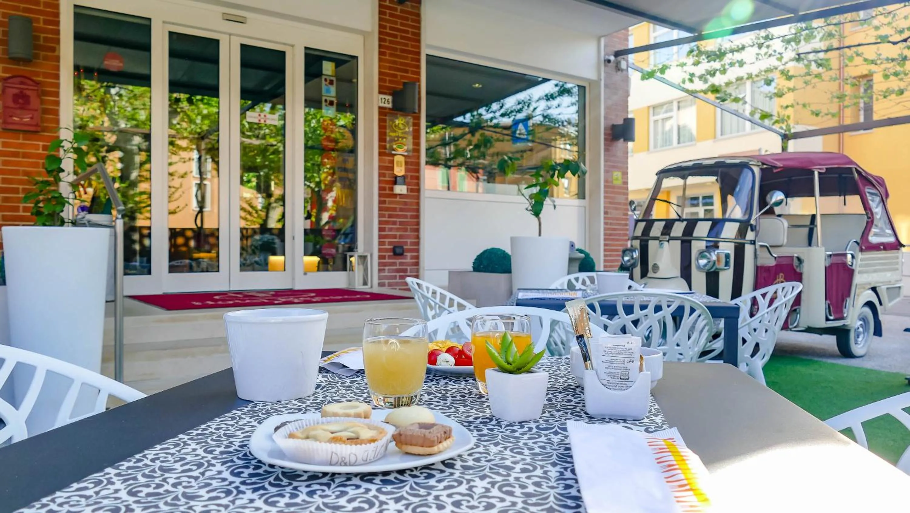 Breakfast in Hotel Benaco Garda ***S