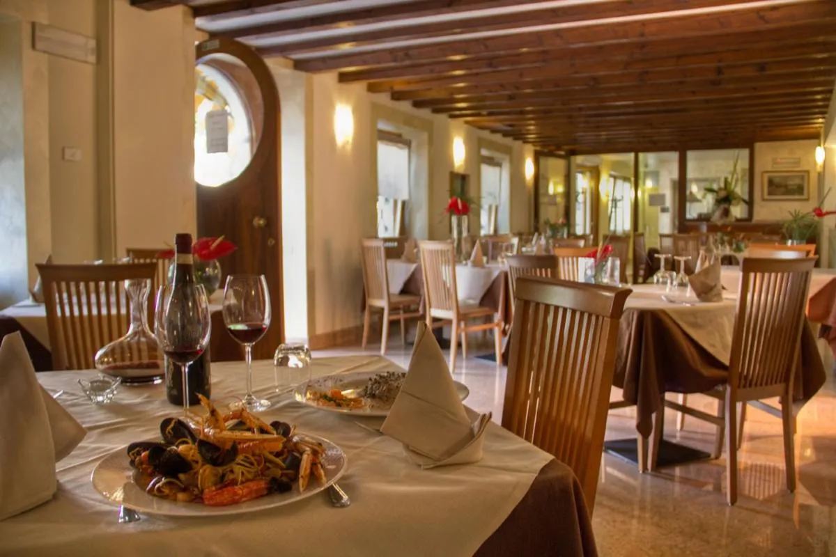 Restaurant/places to eat in Hotel Benaco Garda ***S