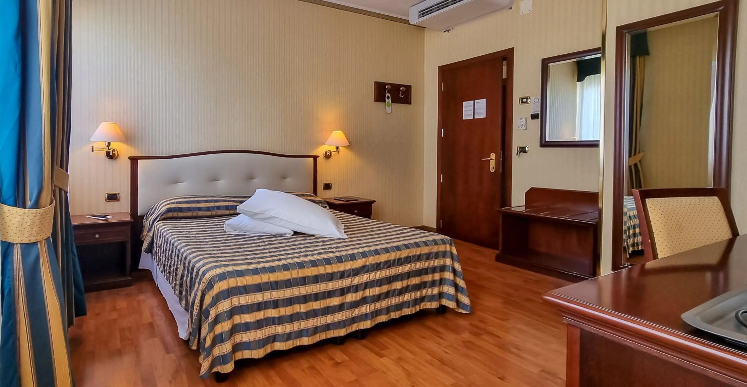Bed in Hotel Benaco Garda ***S