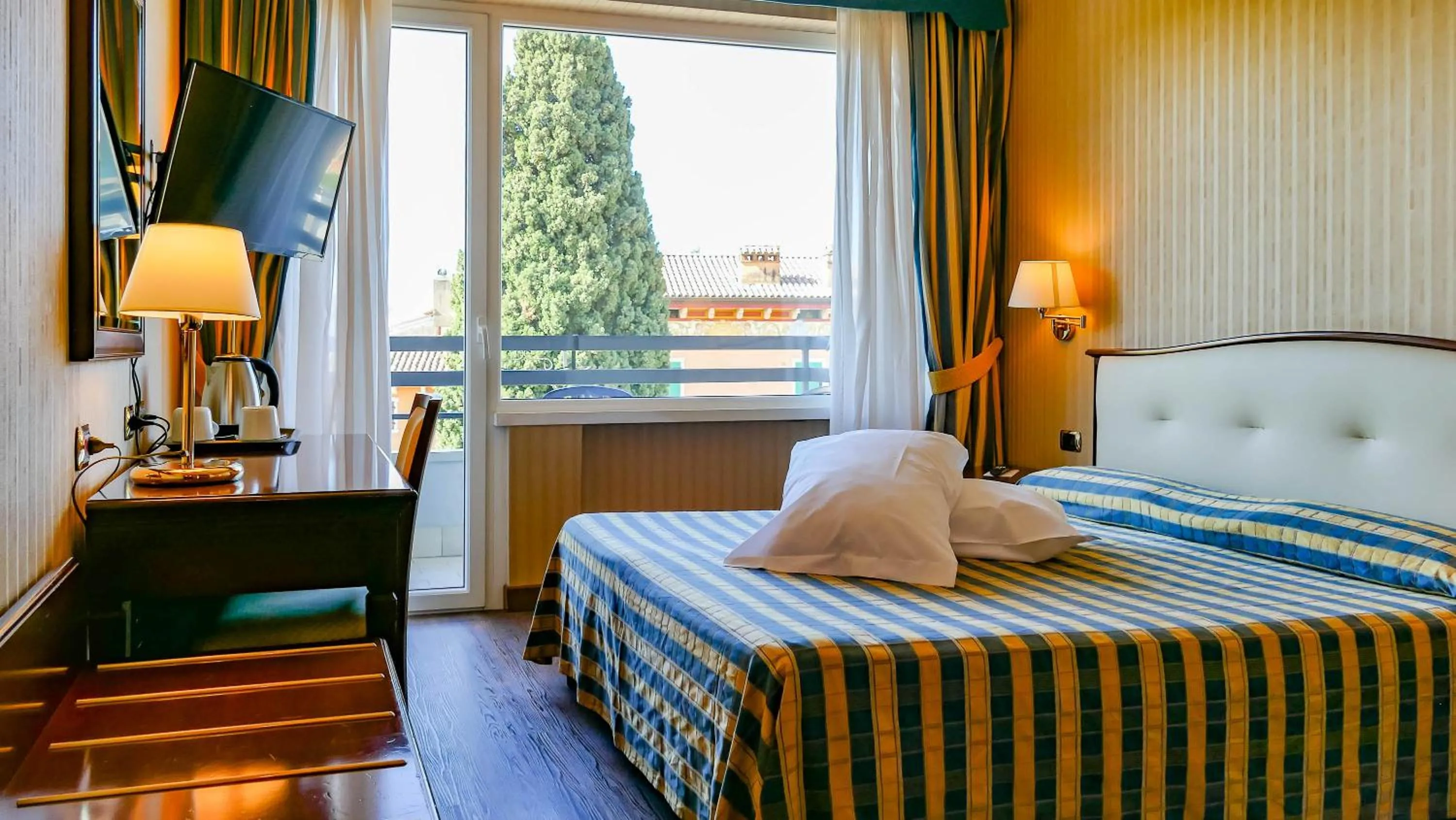 Photo of the whole room, Bed in Hotel Benaco Garda ***S