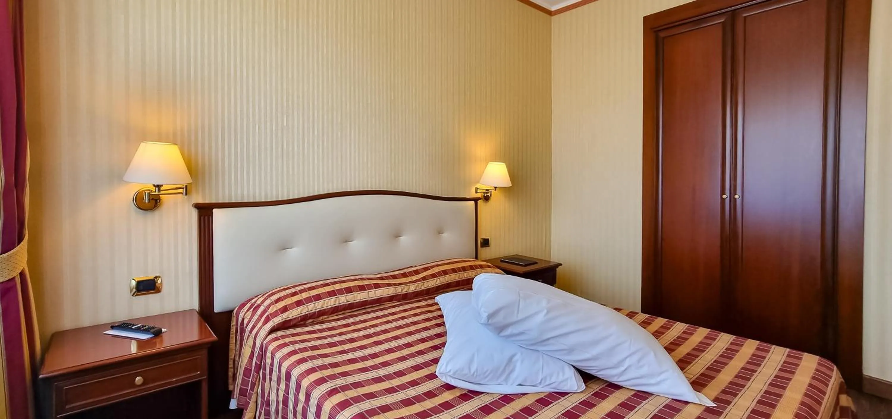 Bed in Hotel Benaco Garda ***S