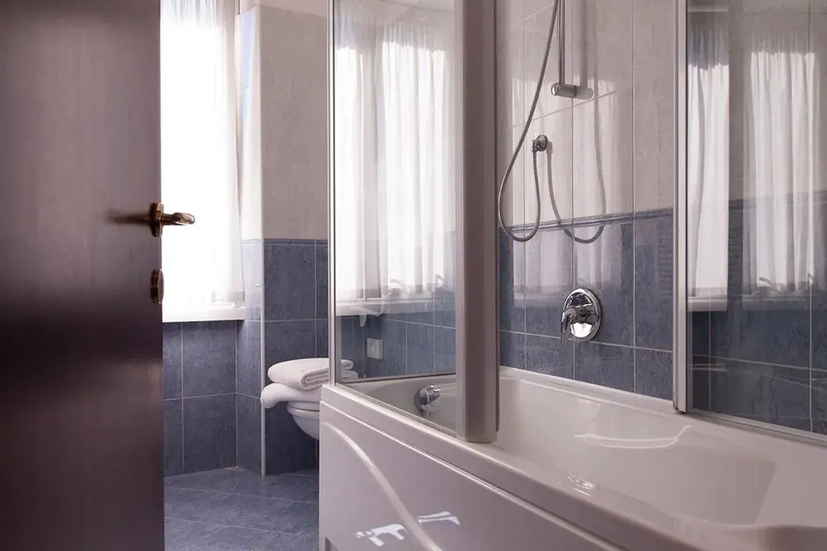 Small Double Room with Balcony in Hotel Benaco Garda ***S Small Double Room with Balcony in Hotel Benaco Garda ***S