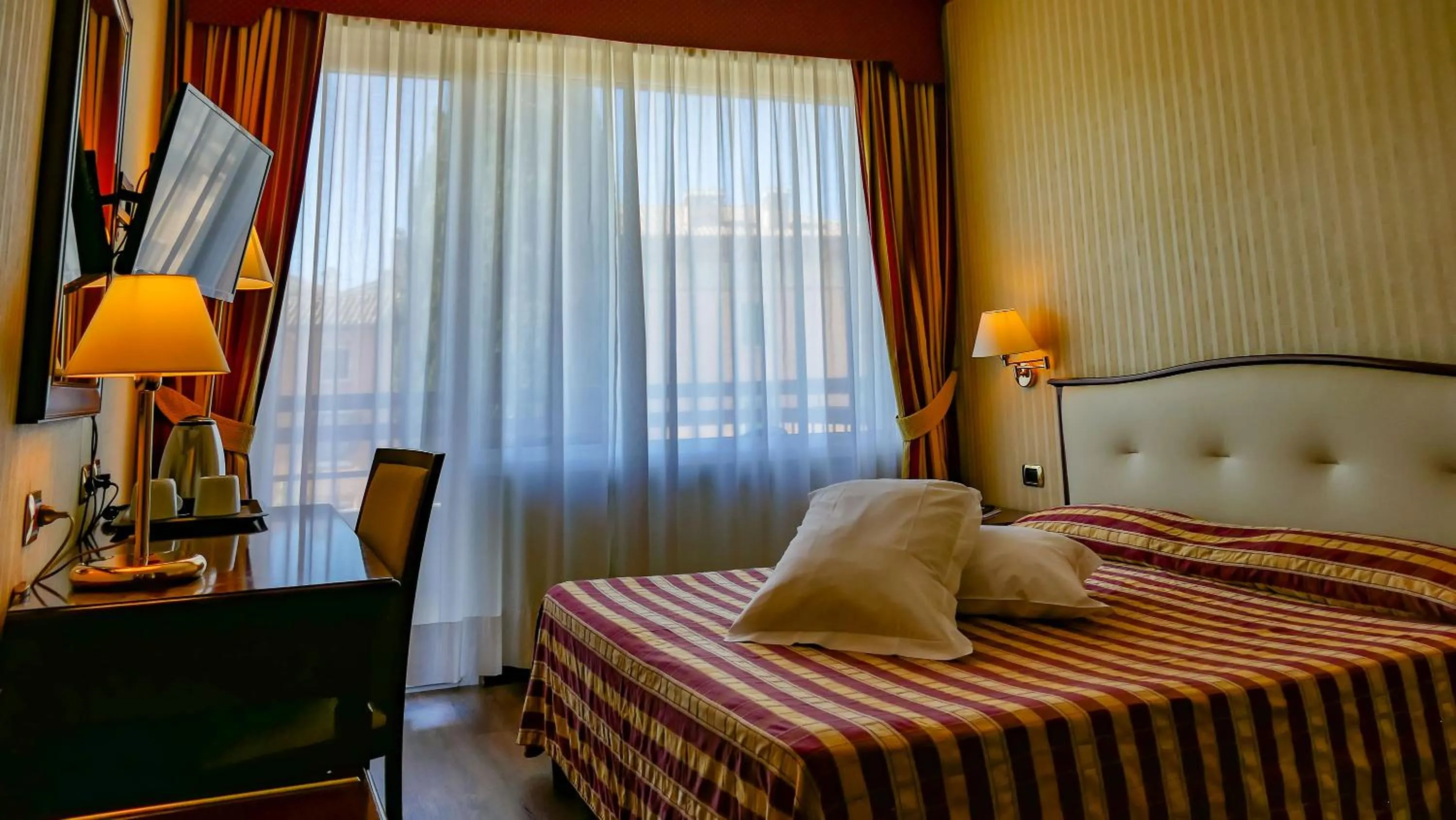 Bed in Hotel Benaco Garda ***S
