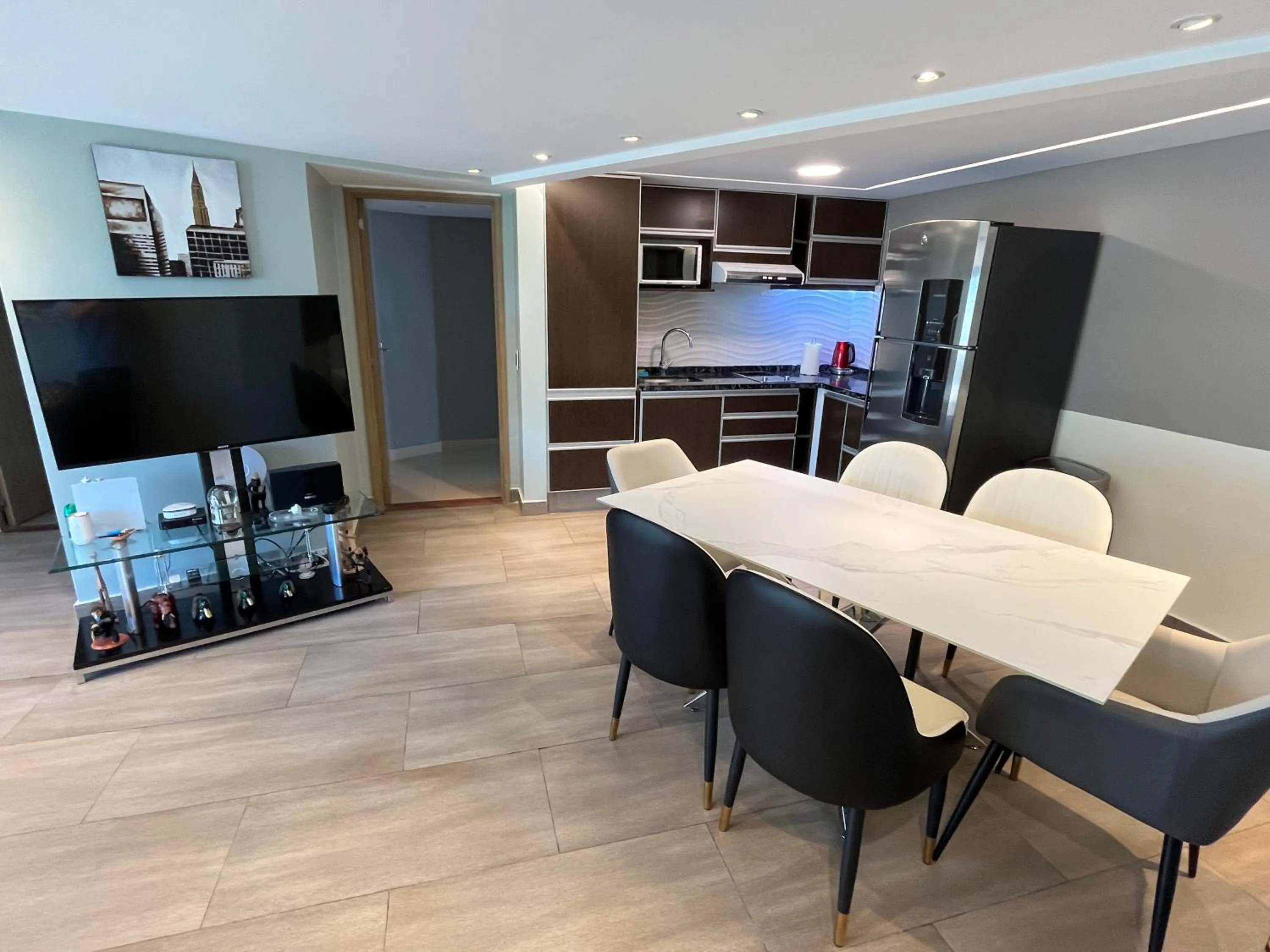 TV and multimedia in Shoshana Hotel Boutique