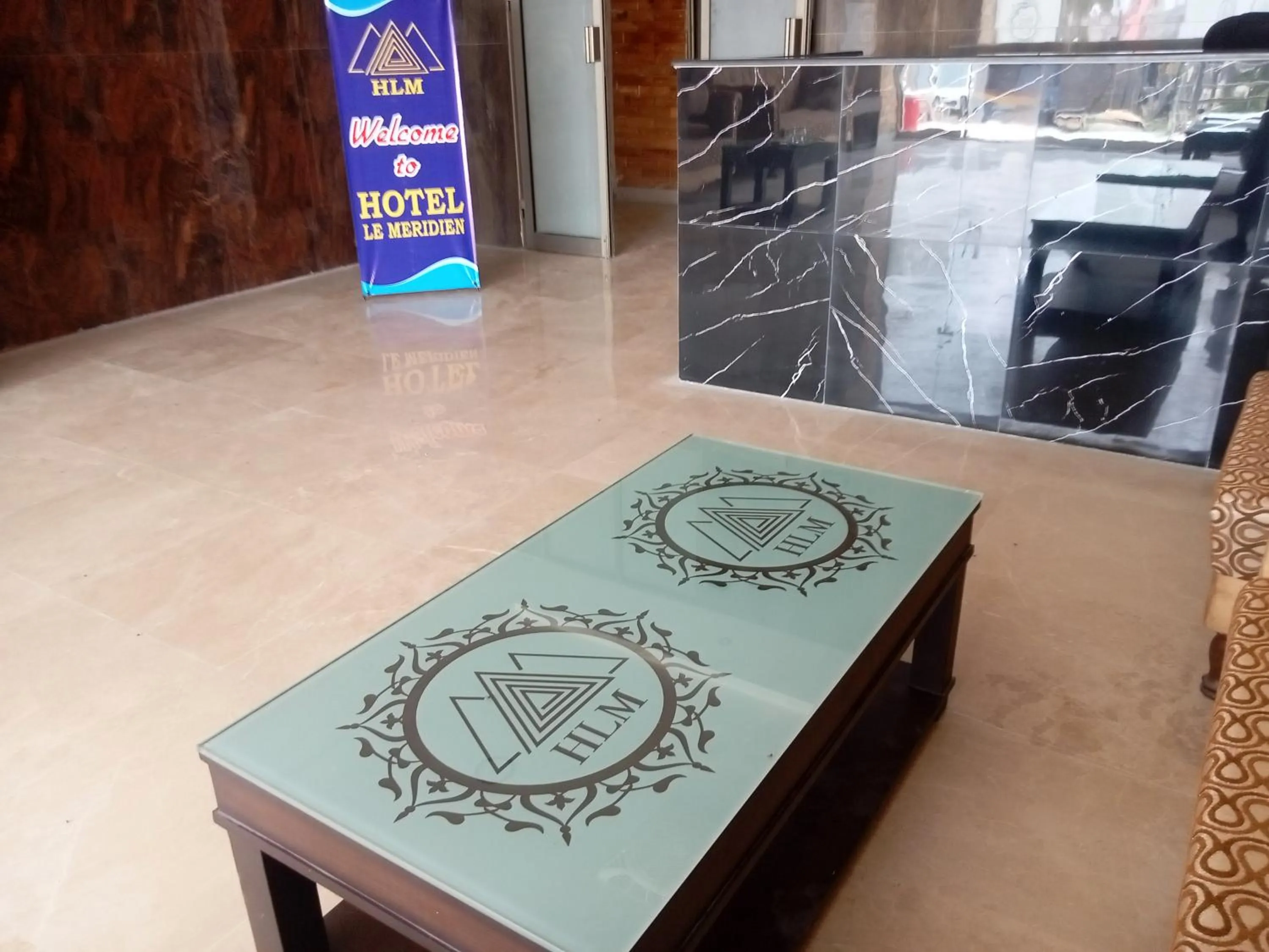 Logo/Certificate/Sign in Hotel Le Meridien
