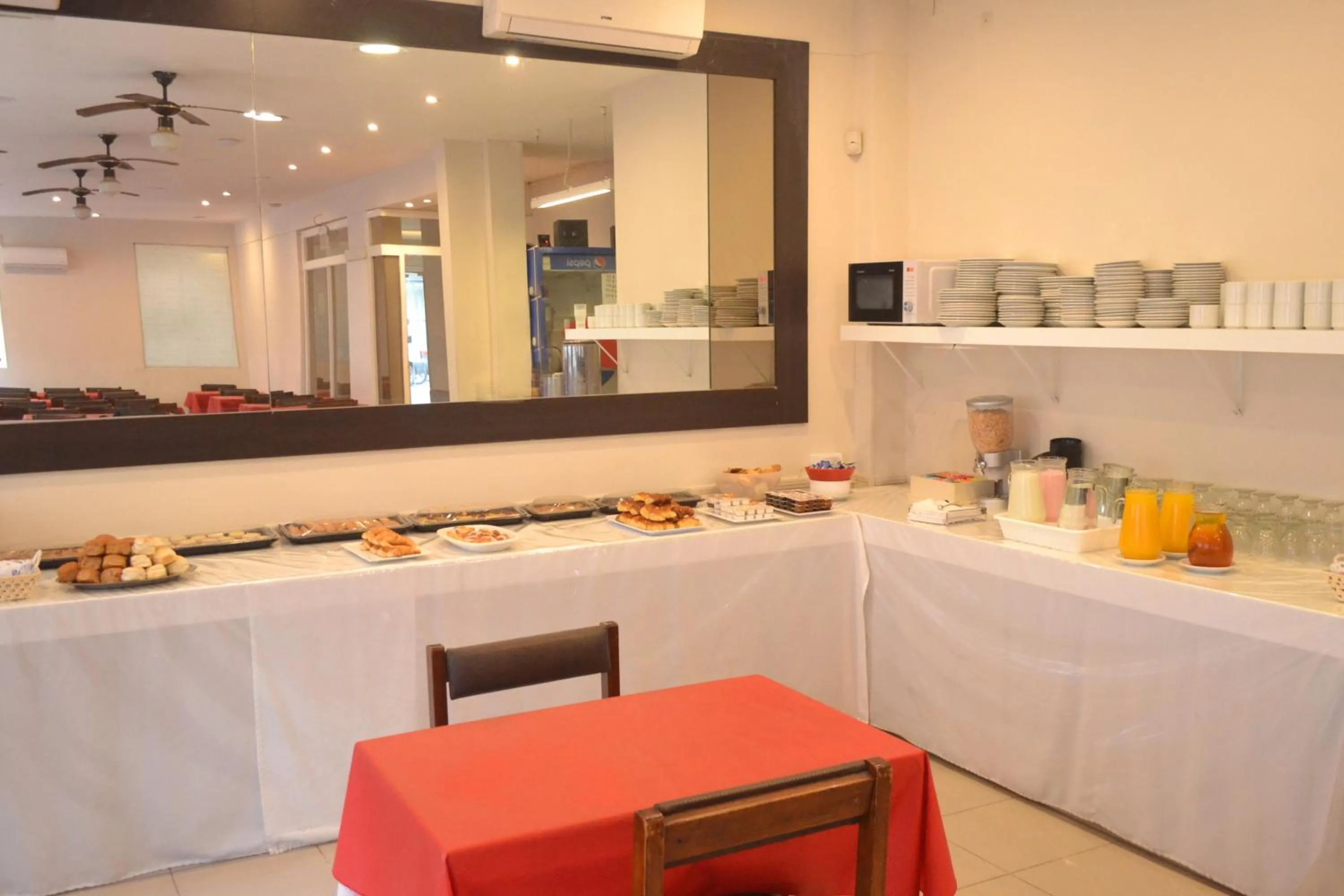 Buffet breakfast in Nuevo Horizonte Hotel