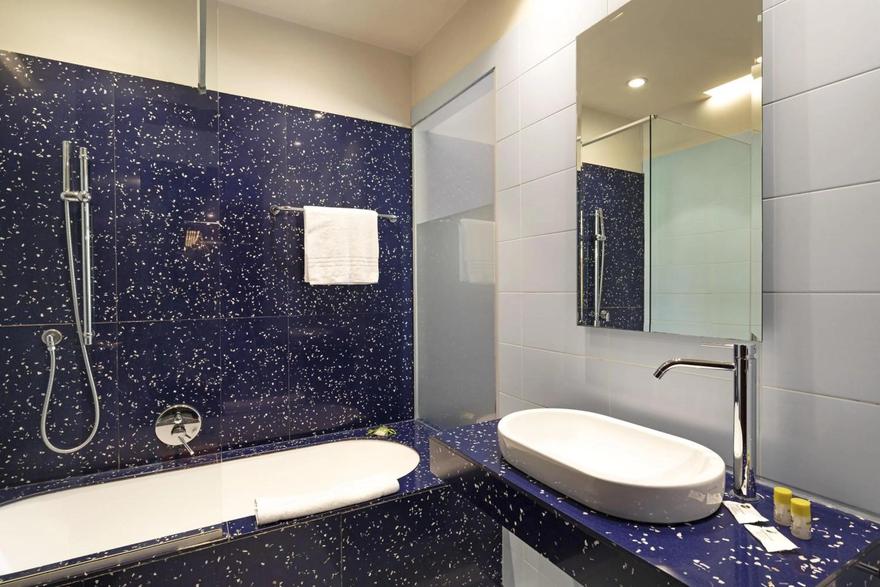 Photo of the whole room in B&B HOTEL Malpensa Lago Maggiore